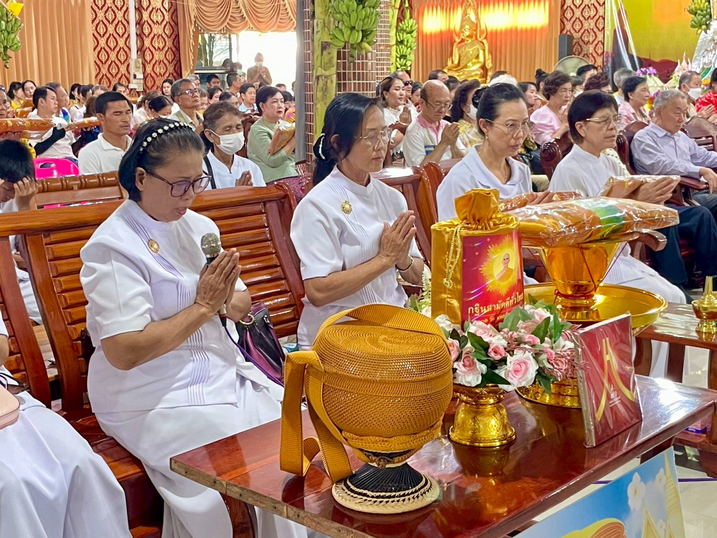 ภาพร่วมพิธีกรรมวัดโพรงมะเดื่อ