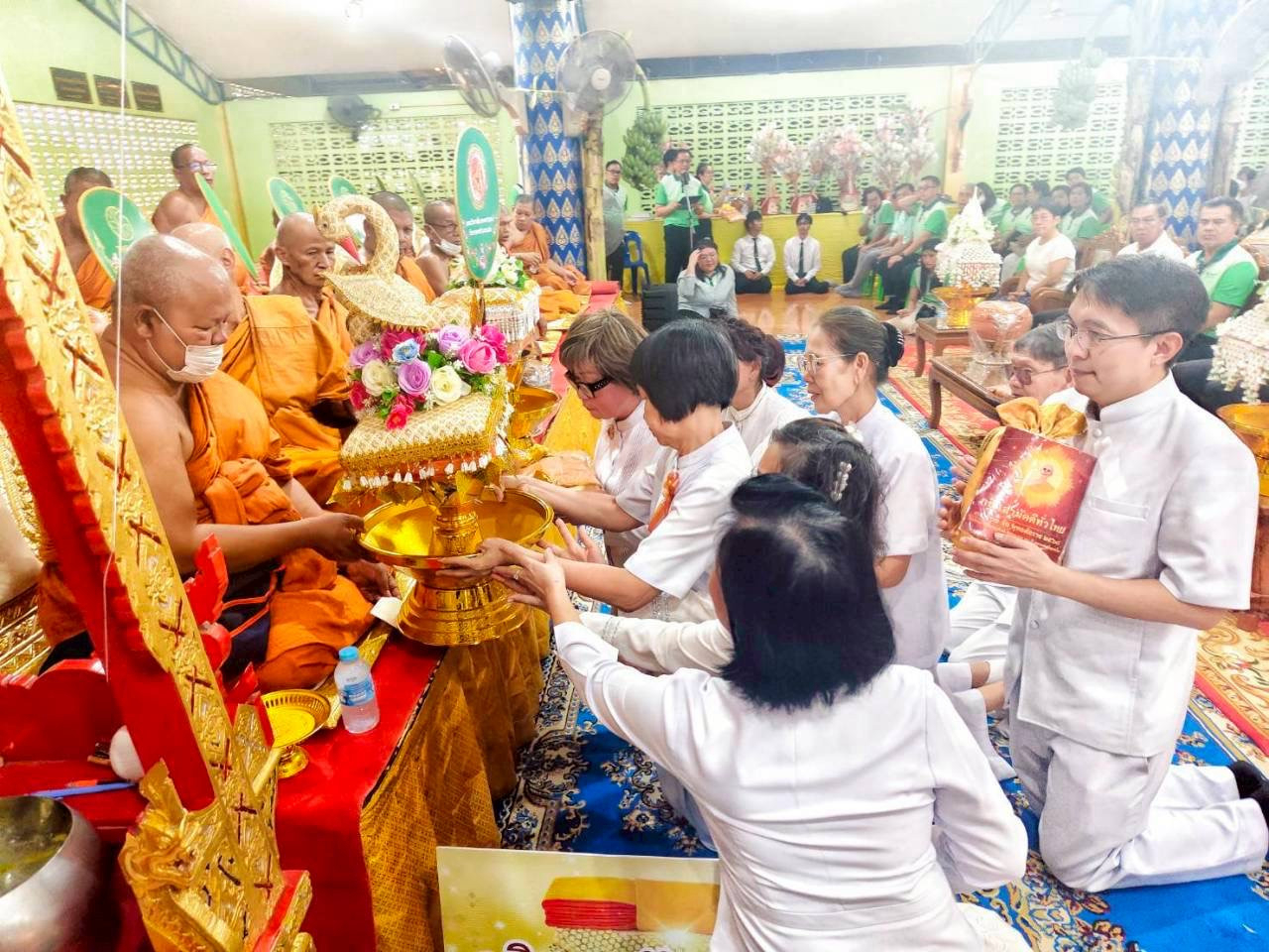 ภาพร่วมพิธีกรรมวัดสว่างชาติประชาบำรุง
