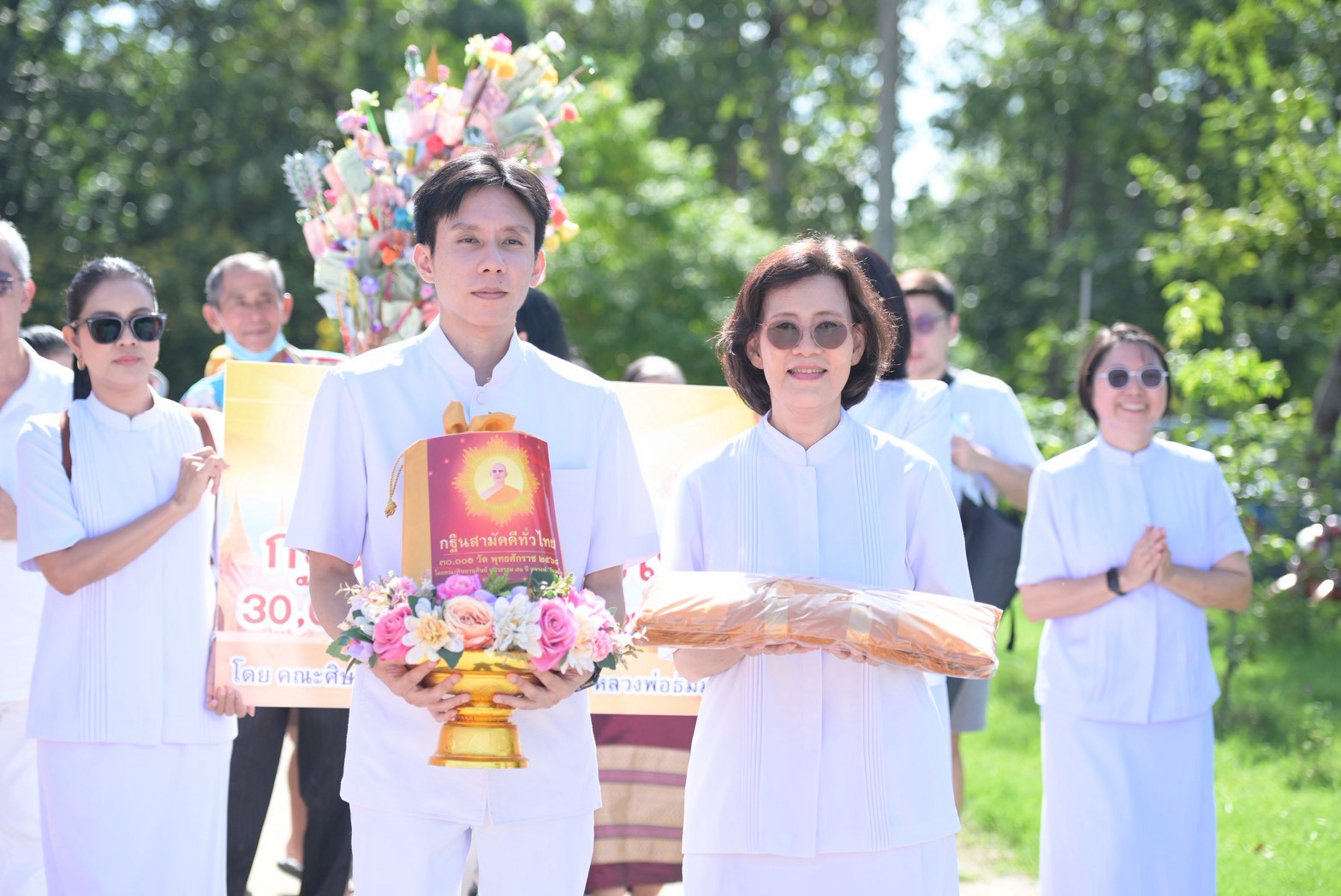 ภาพร่วมขบวนกฐินวัดสามกระบือเผือก