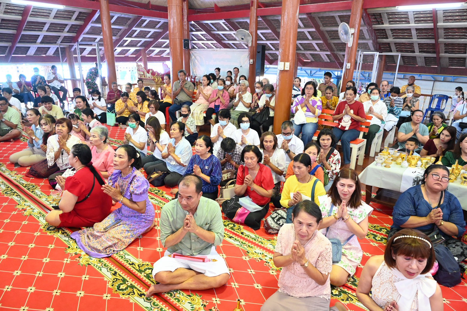 ภาพร่วมพิธีกรรมวัดสามกระบือเผือก