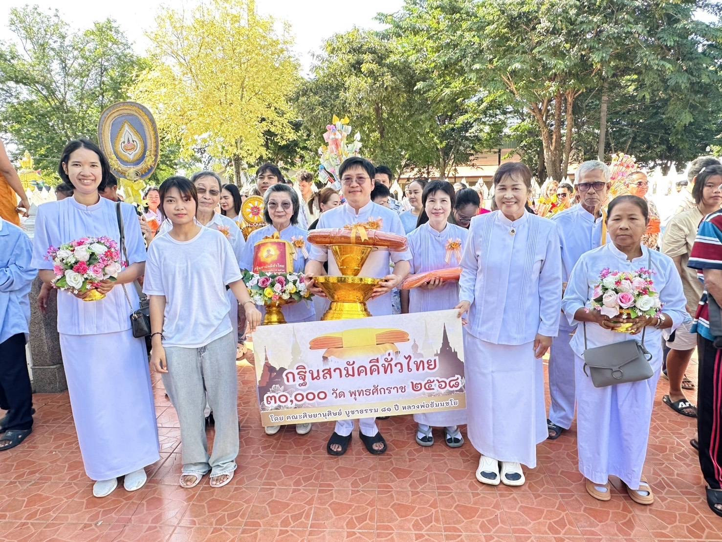 ภาพร่วมขบวนกฐินวัดไผ่หูช้าง