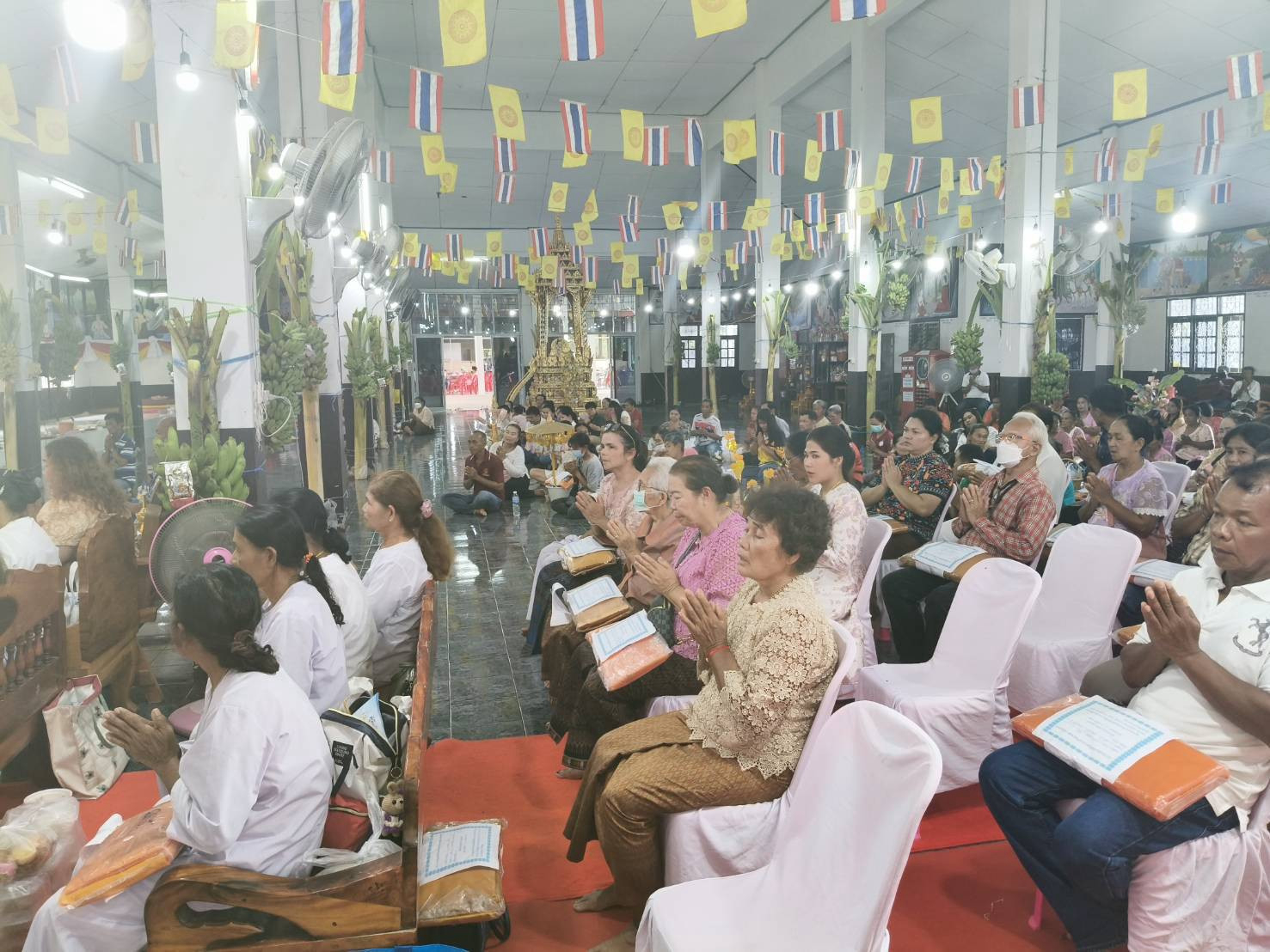 ภาพร่วมพิธีกรรมวัดซ้องสาธุการ