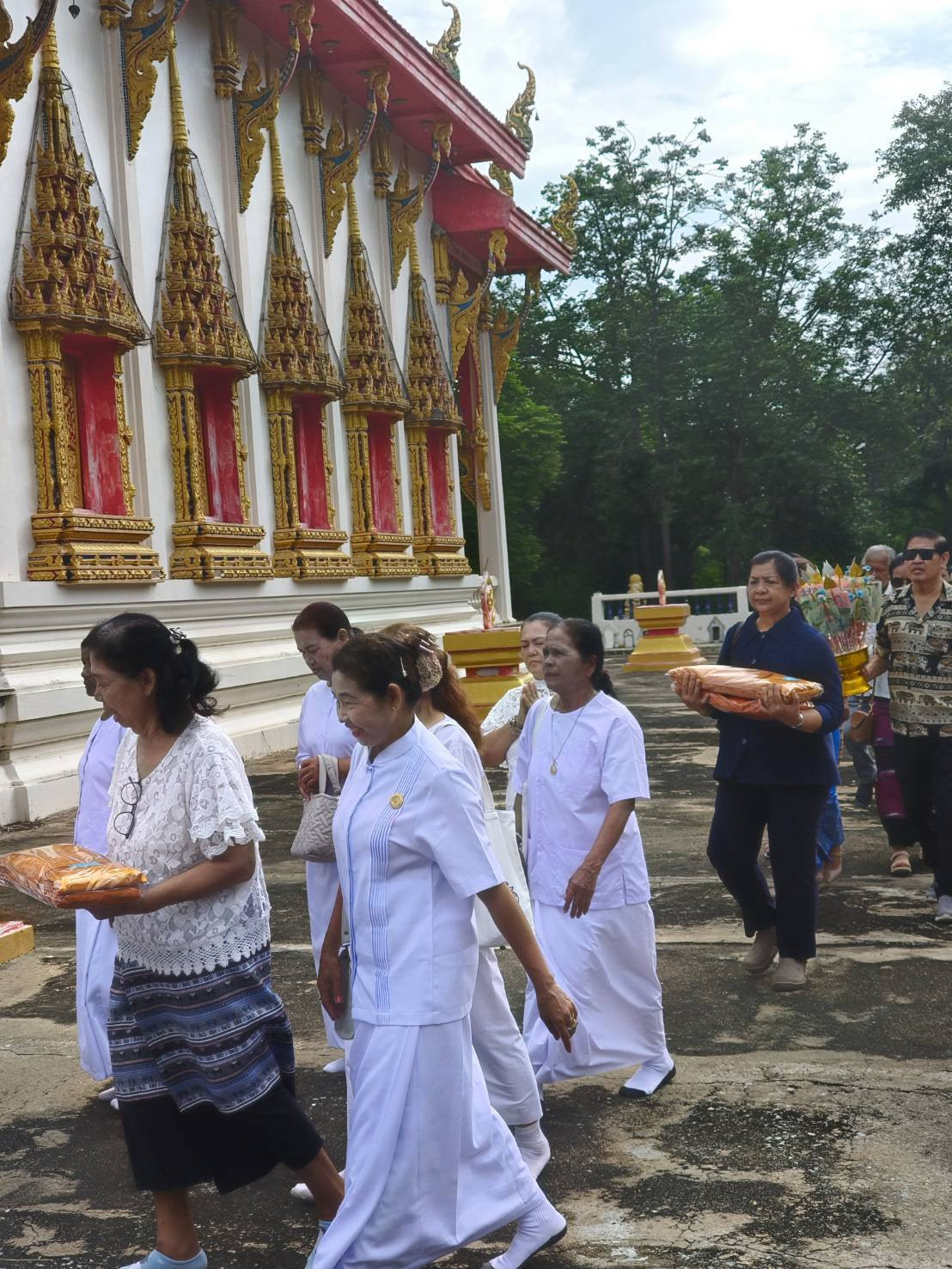 ภาพร่วมขบวนกฐินวัดสันติคีรี