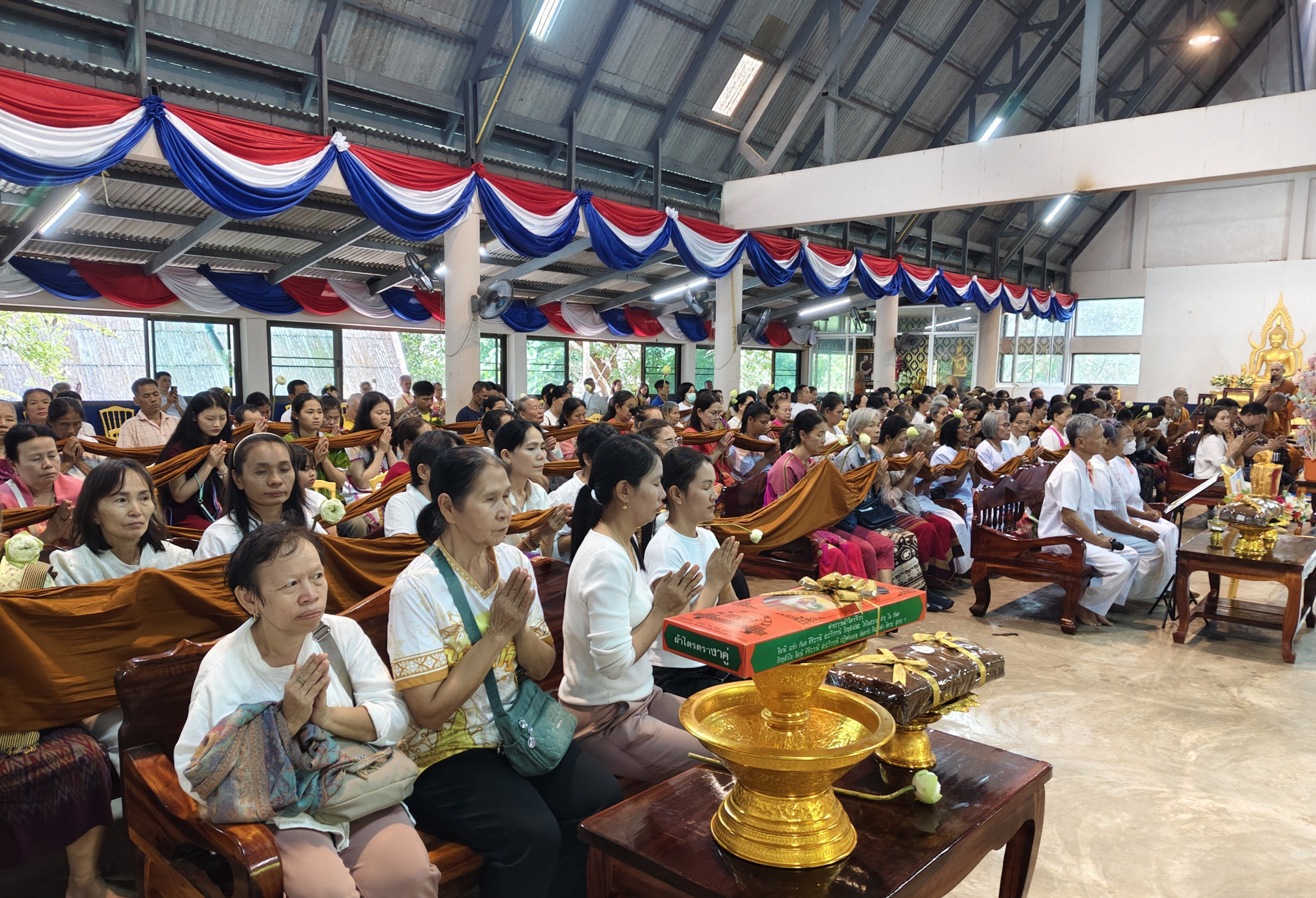 ภาพร่วมพิธีกรรมวัดถ้ำผาพิรุณ