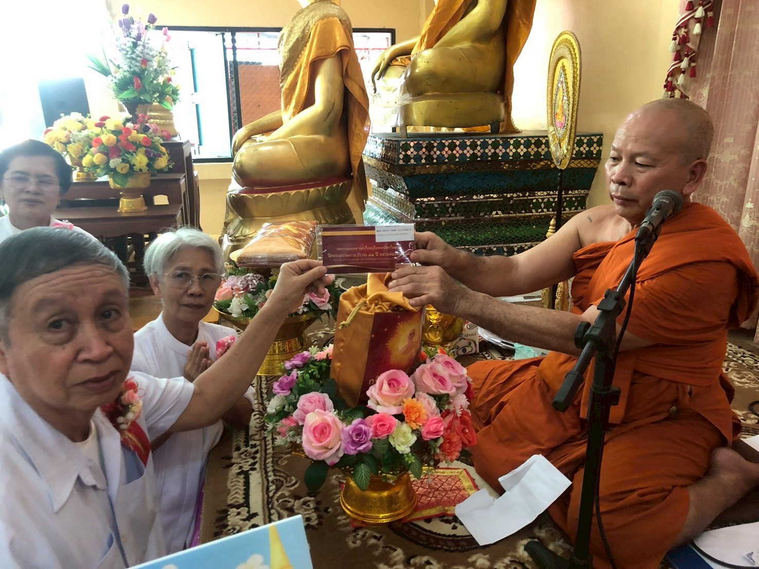 ภาพการถวายปัจจัยวัดหัวนา