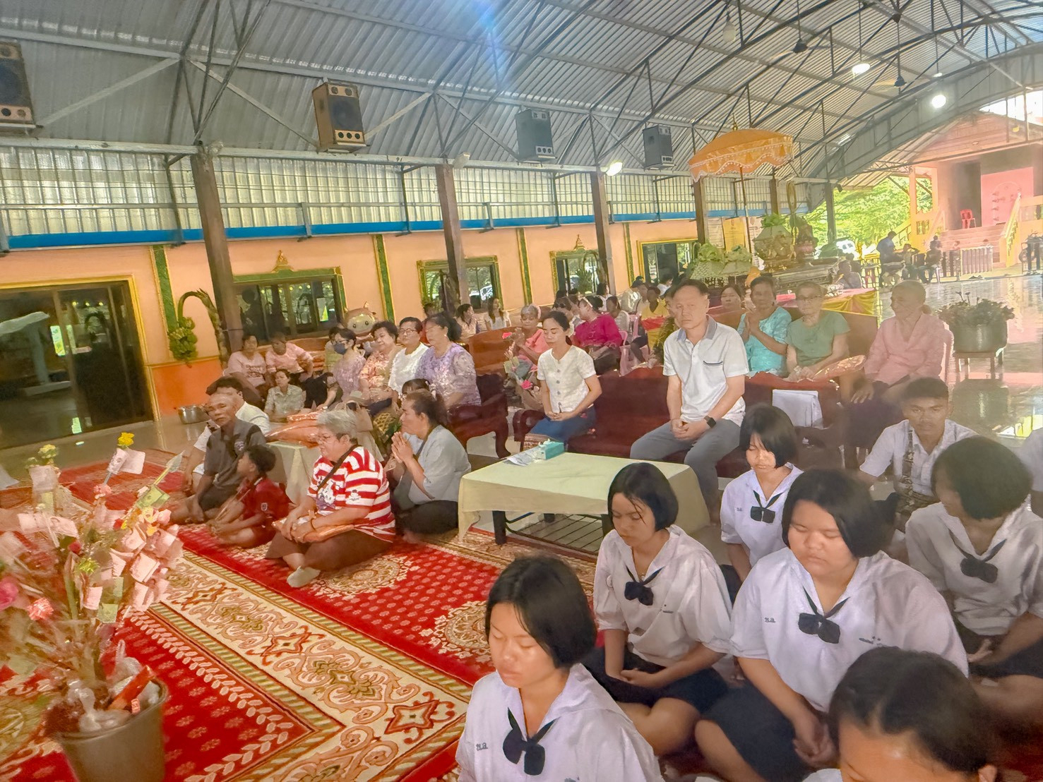 ภาพร่วมพิธีกรรมวัดเขาแหลม