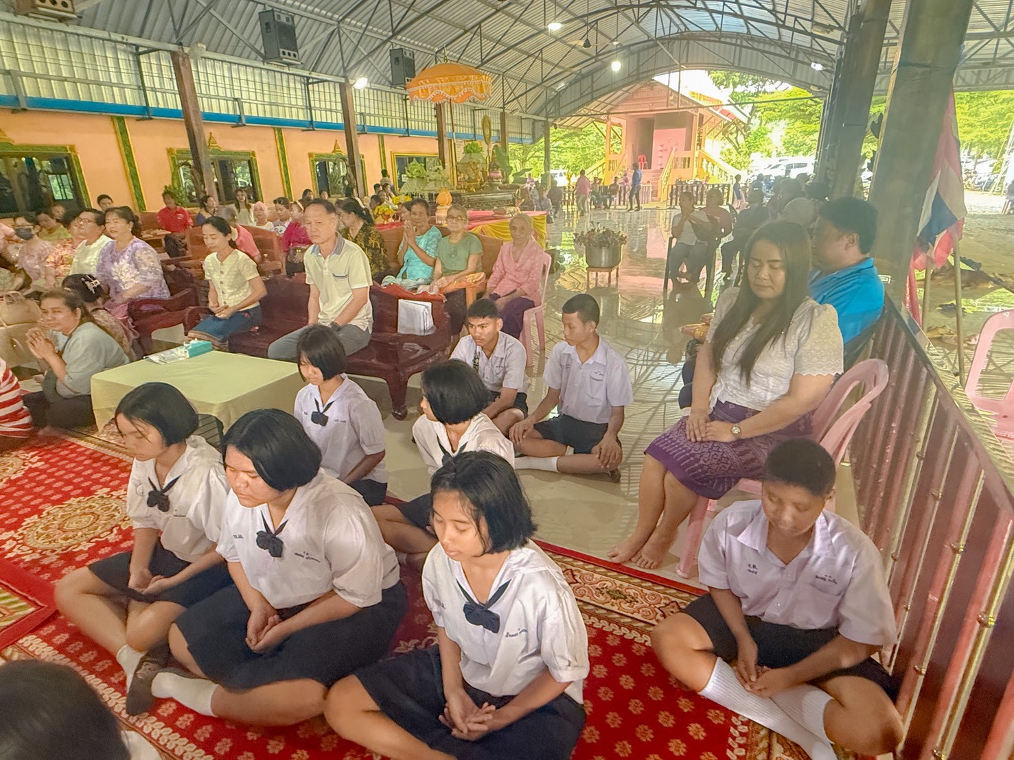 ภาพร่วมพิธีกรรมวัดเขาแหลม