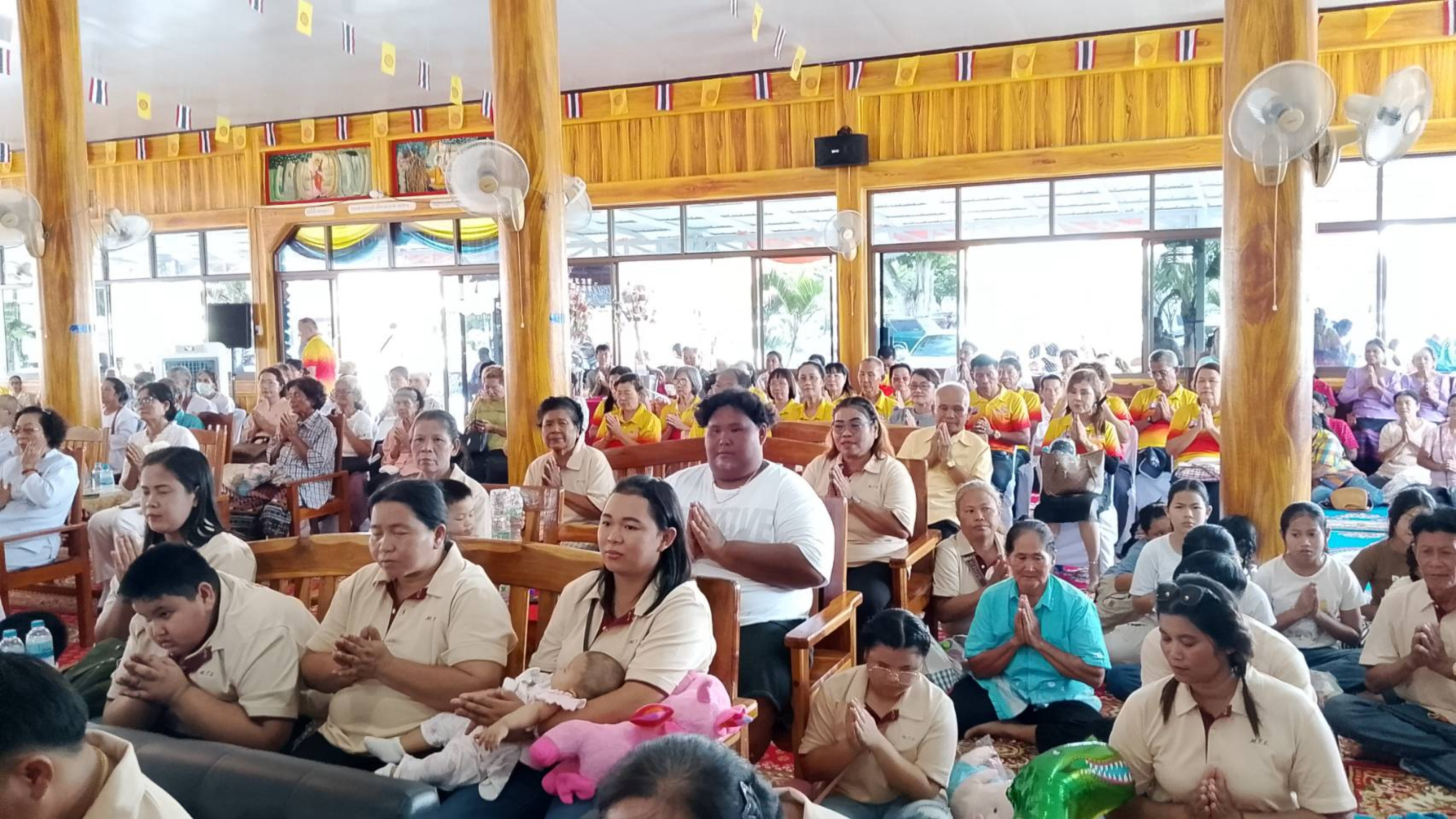 ภาพร่วมพิธีกรรมวัดหนองแกประชาสรรค์