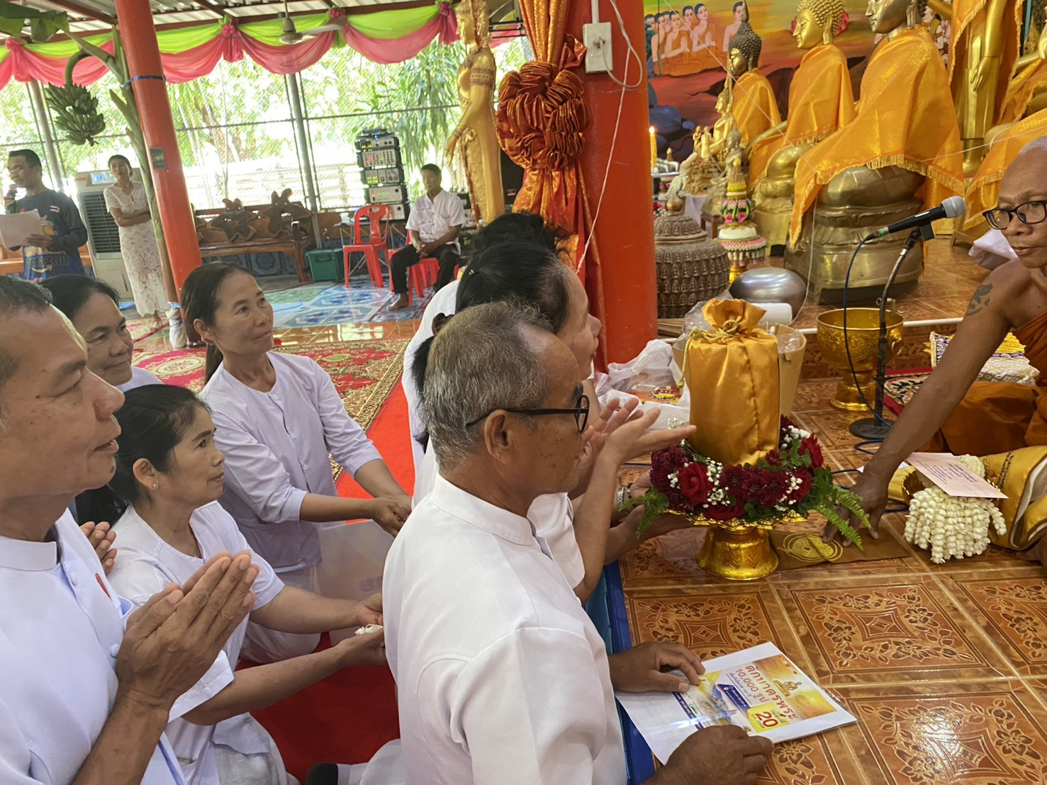 ภาพการถวายปัจจัยวัดเขาจันทร์ศิลาภรณ์