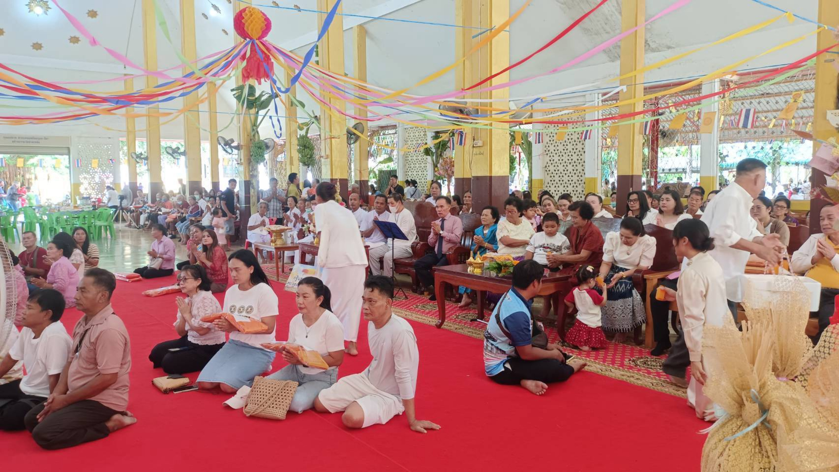 ภาพร่วมพิธีกรรมวัดท่าตะคร้อ