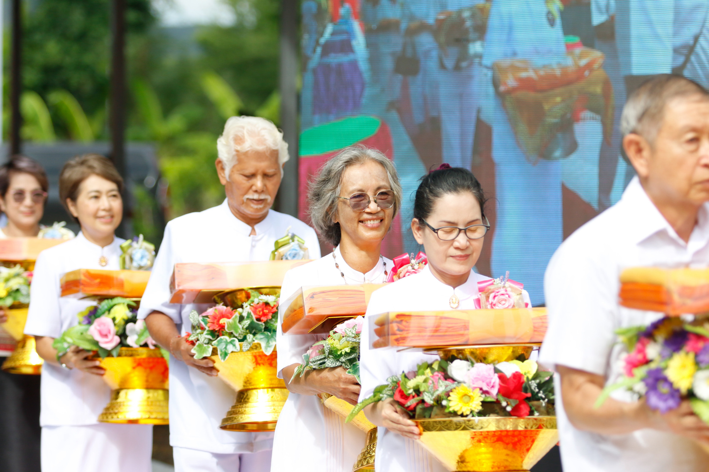 ภาพร่วมพิธีกรรมศูนย์ปฏิบัติธรรมท่าม่วง