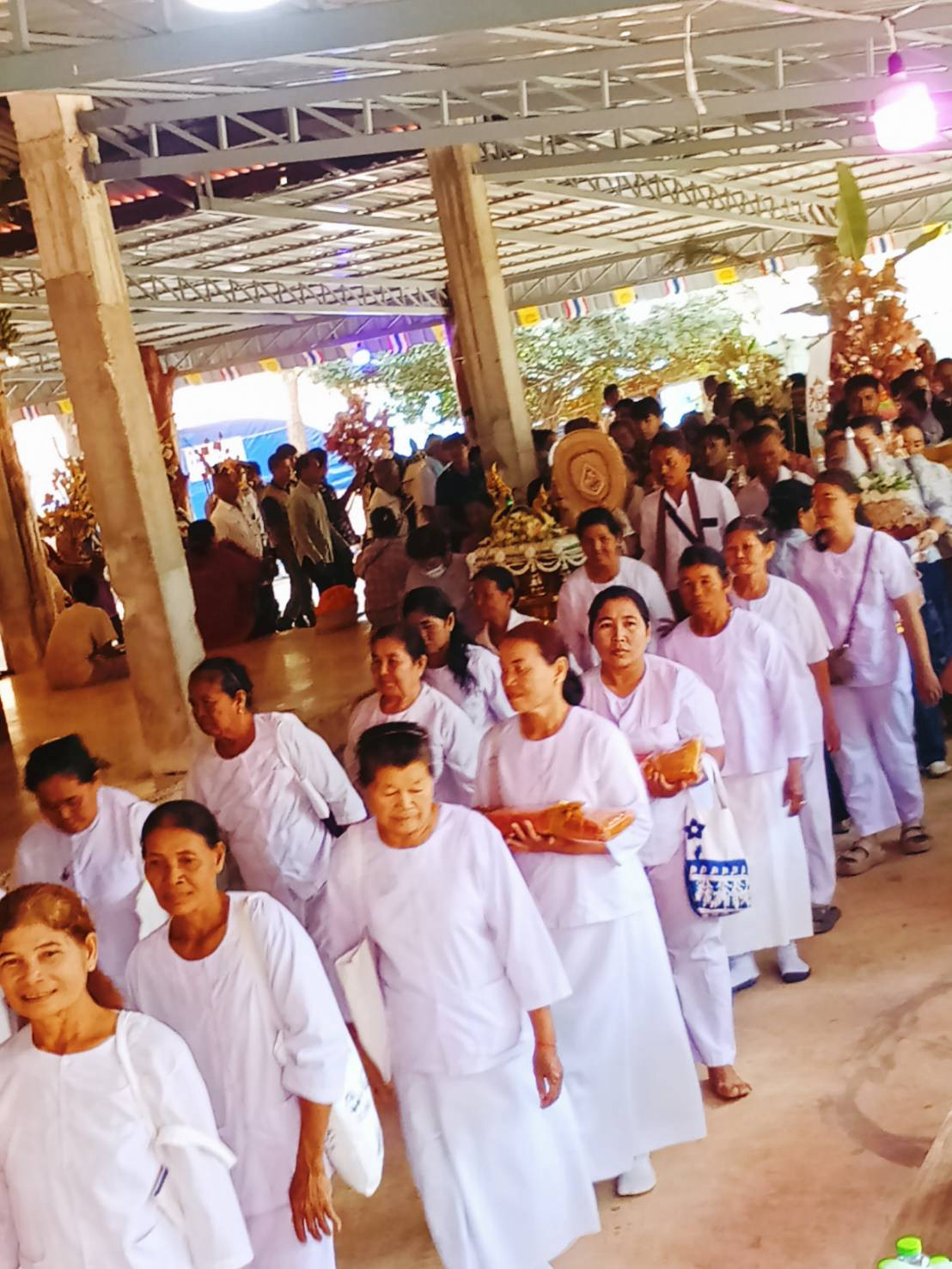 ภาพร่วมพิธีกรรมวัดบ่อทอง