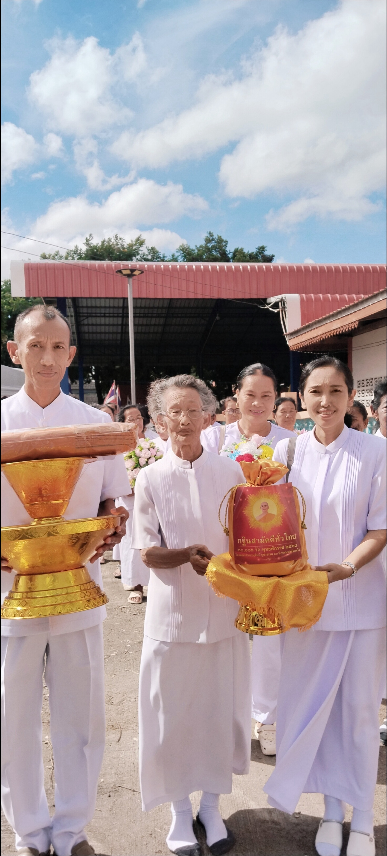 ภาพร่วมขบวนกฐินวัดสระกระเบื้อง