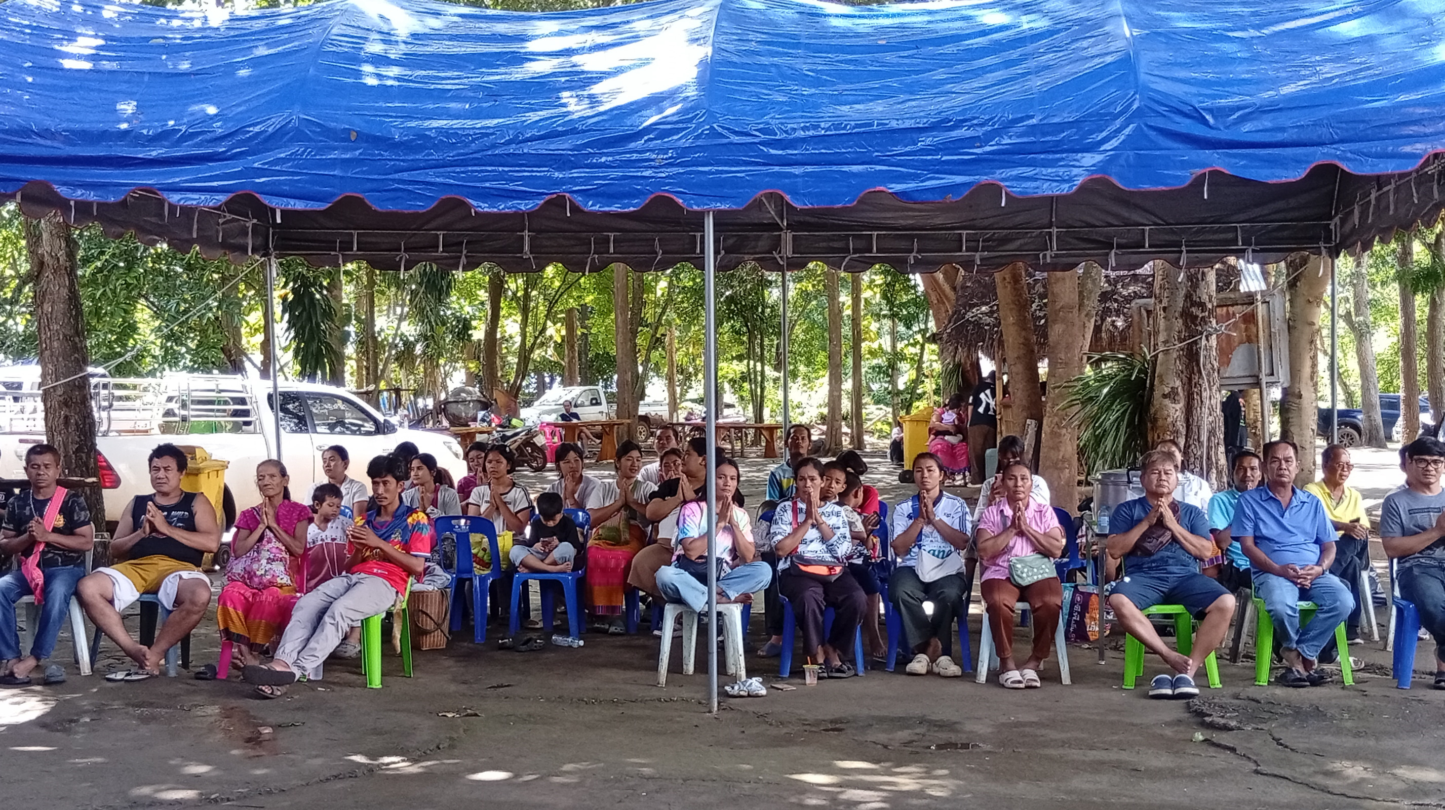 ภาพร่วมพิธีกรรมที่พักสงฆ์พุทธอุทยานปากลำขาแข้ง