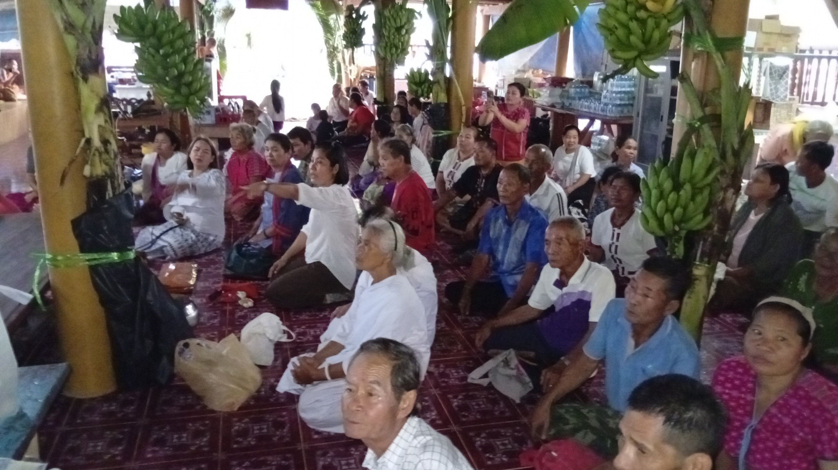 ภาพร่วมพิธีกรรมที่พักสงฆ์พุทธอุทยานปากลำขาแข้ง