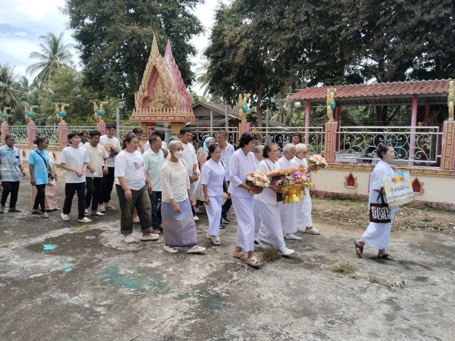 ภาพร่วมพิธีกรรมวัดตะแบกโพรง