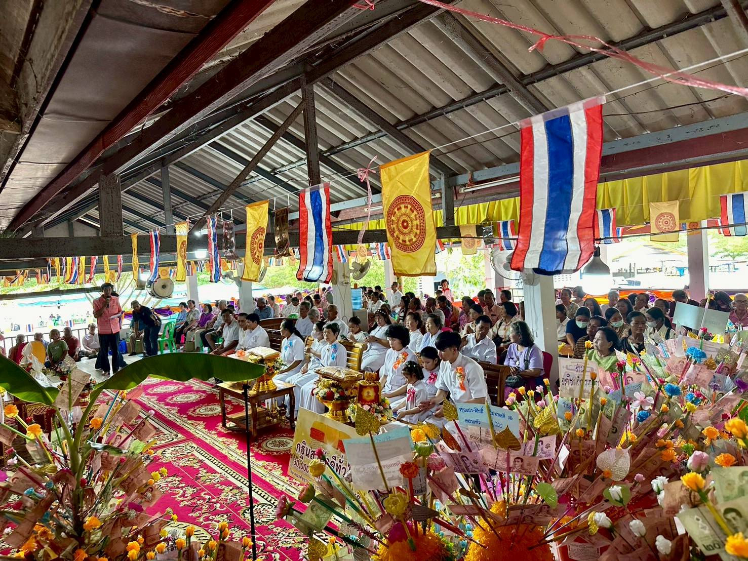 ภาพร่วมพิธีกรรมวัดหนองปุหลก