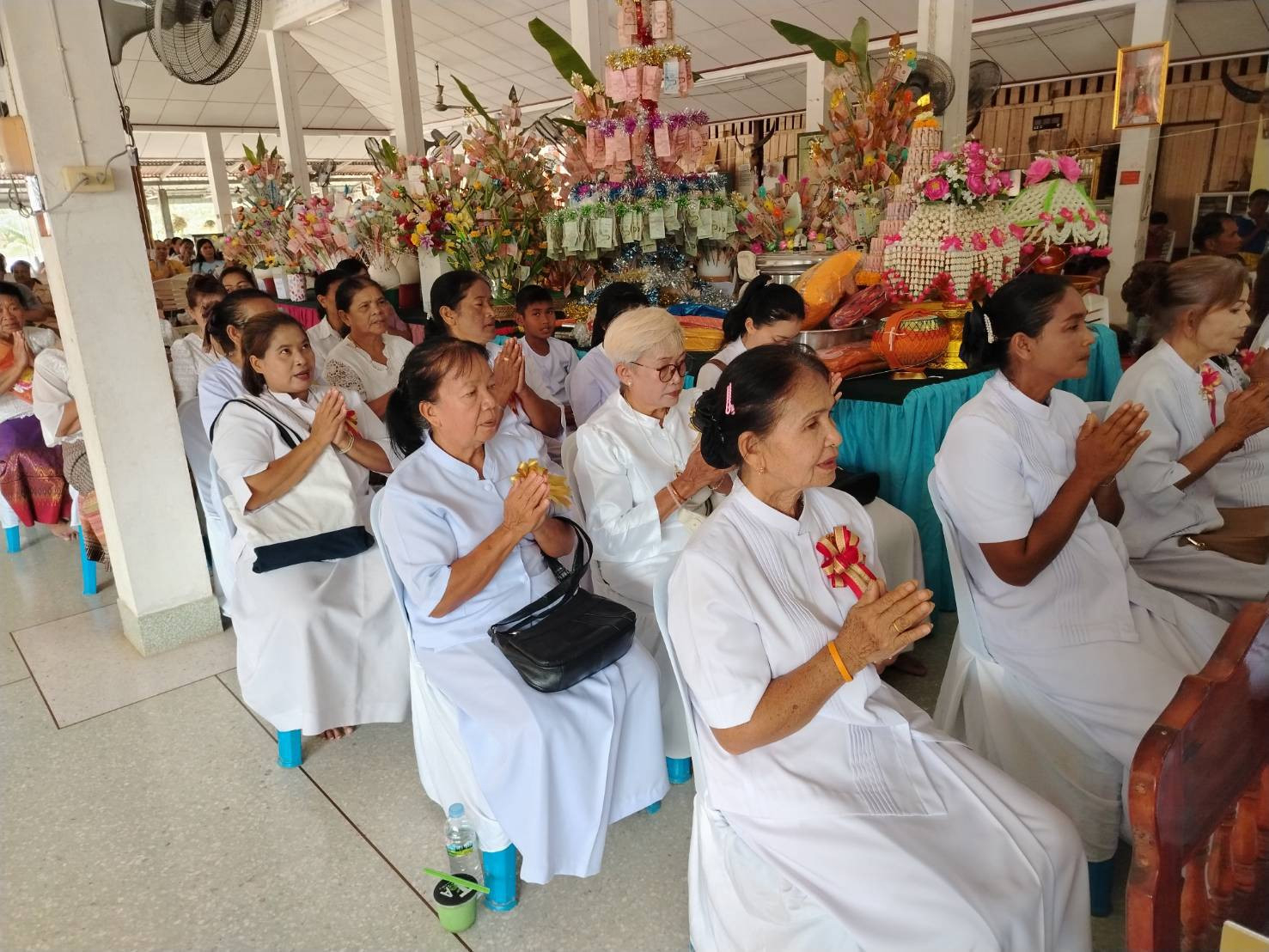 ภาพร่วมพิธีกรรมวัดห้วยไก่ต่อ