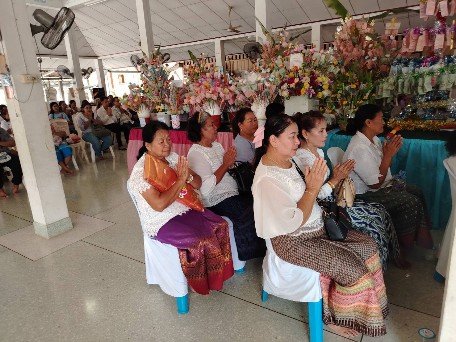 ภาพร่วมพิธีกรรมวัดห้วยไก่ต่อ