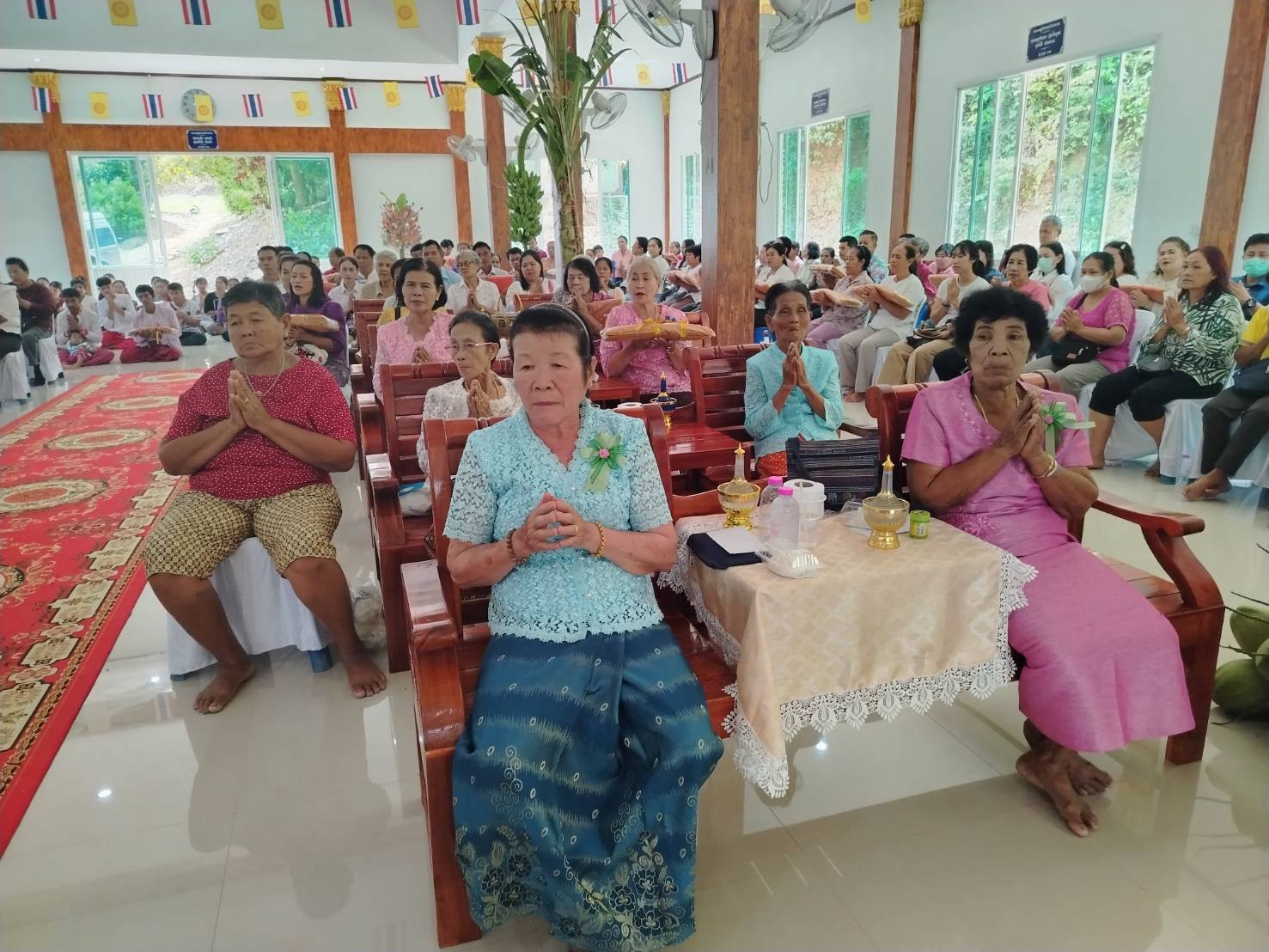 ภาพร่วมพิธีกรรมที่พักสงฆ์ถ้ำเขาวงศ์สง่างาม
