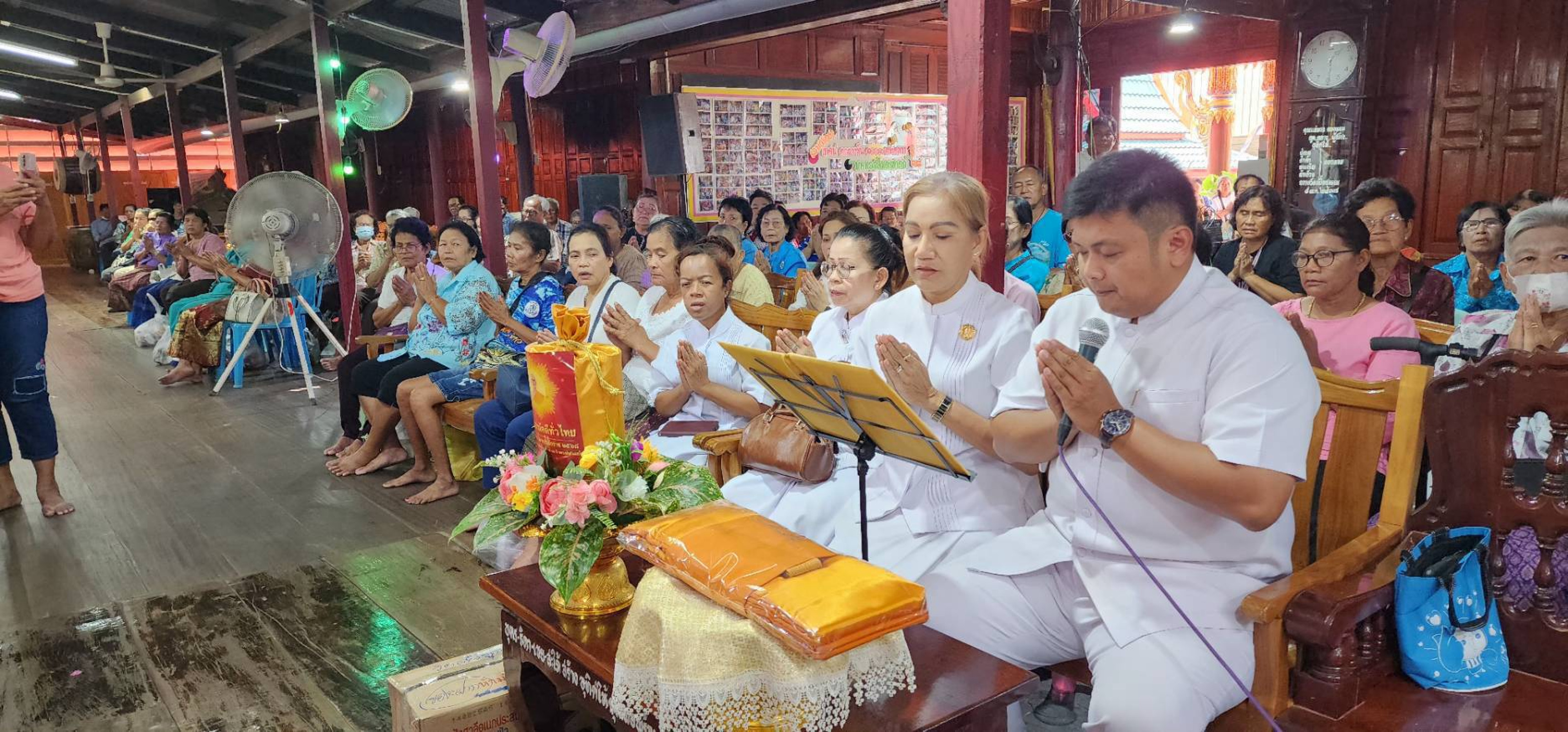 ภาพร่วมพิธีกรรมวัดเฟื้อสุธรรม