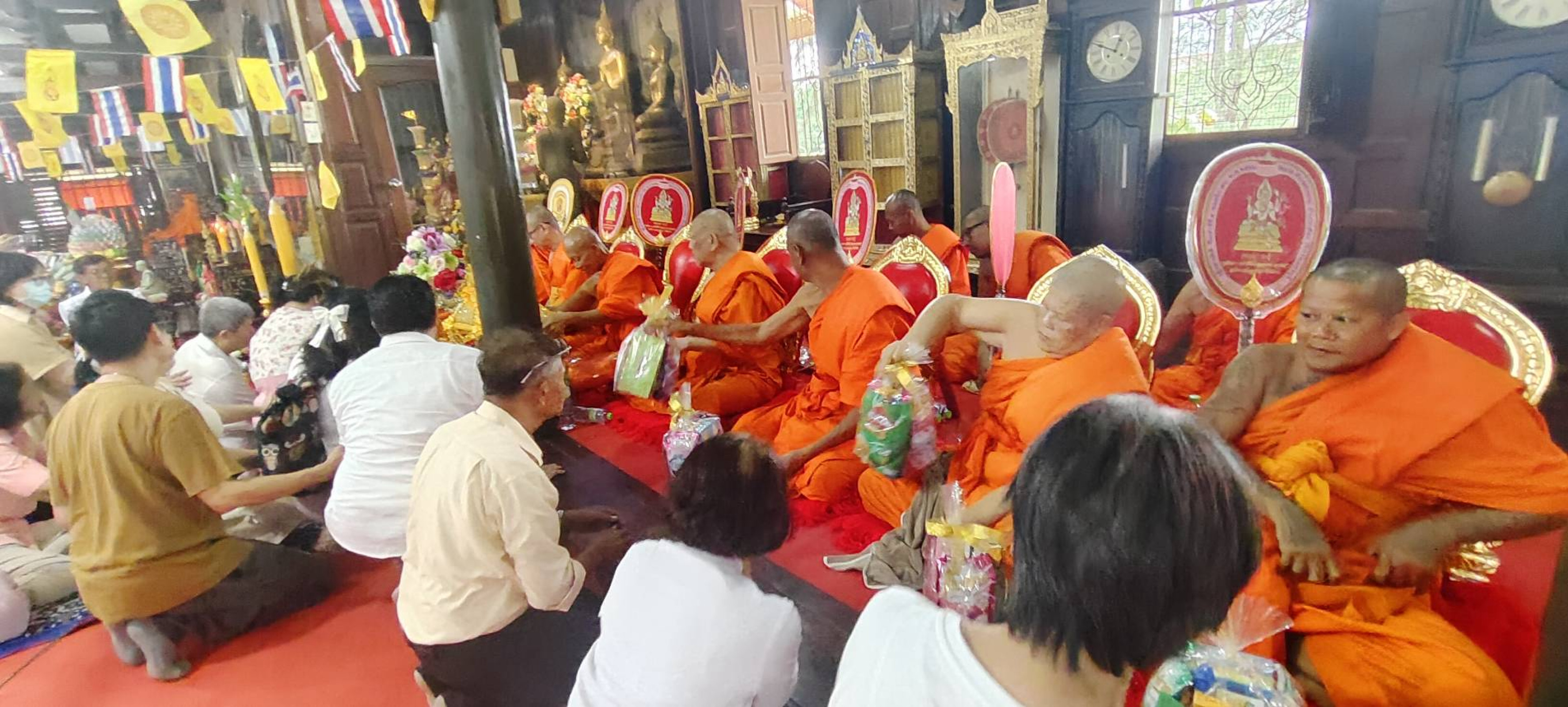 ภาพร่วมพิธีกรรมวัดนาค