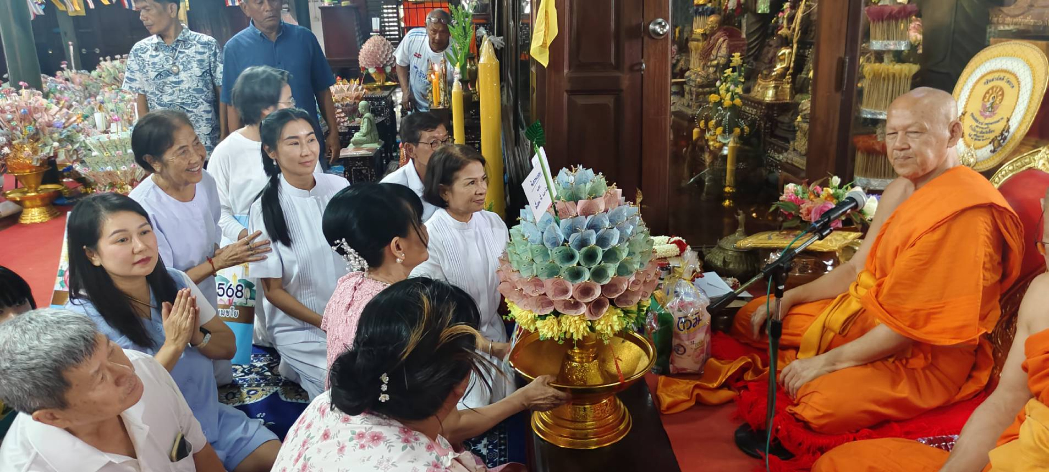 ภาพร่วมพิธีกรรมวัดนาค