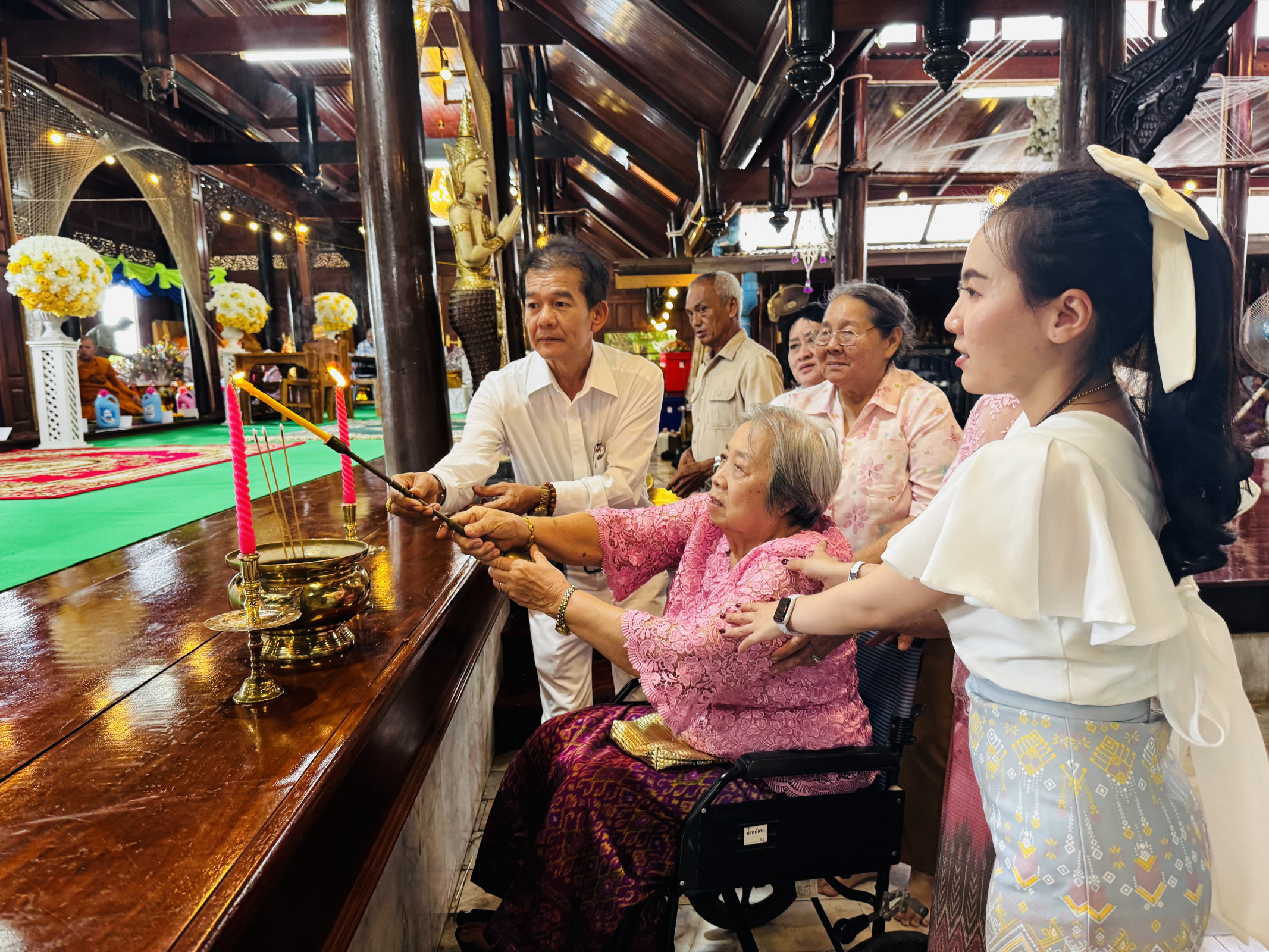 ภาพร่วมพิธีกรรมวัดชมพูพน