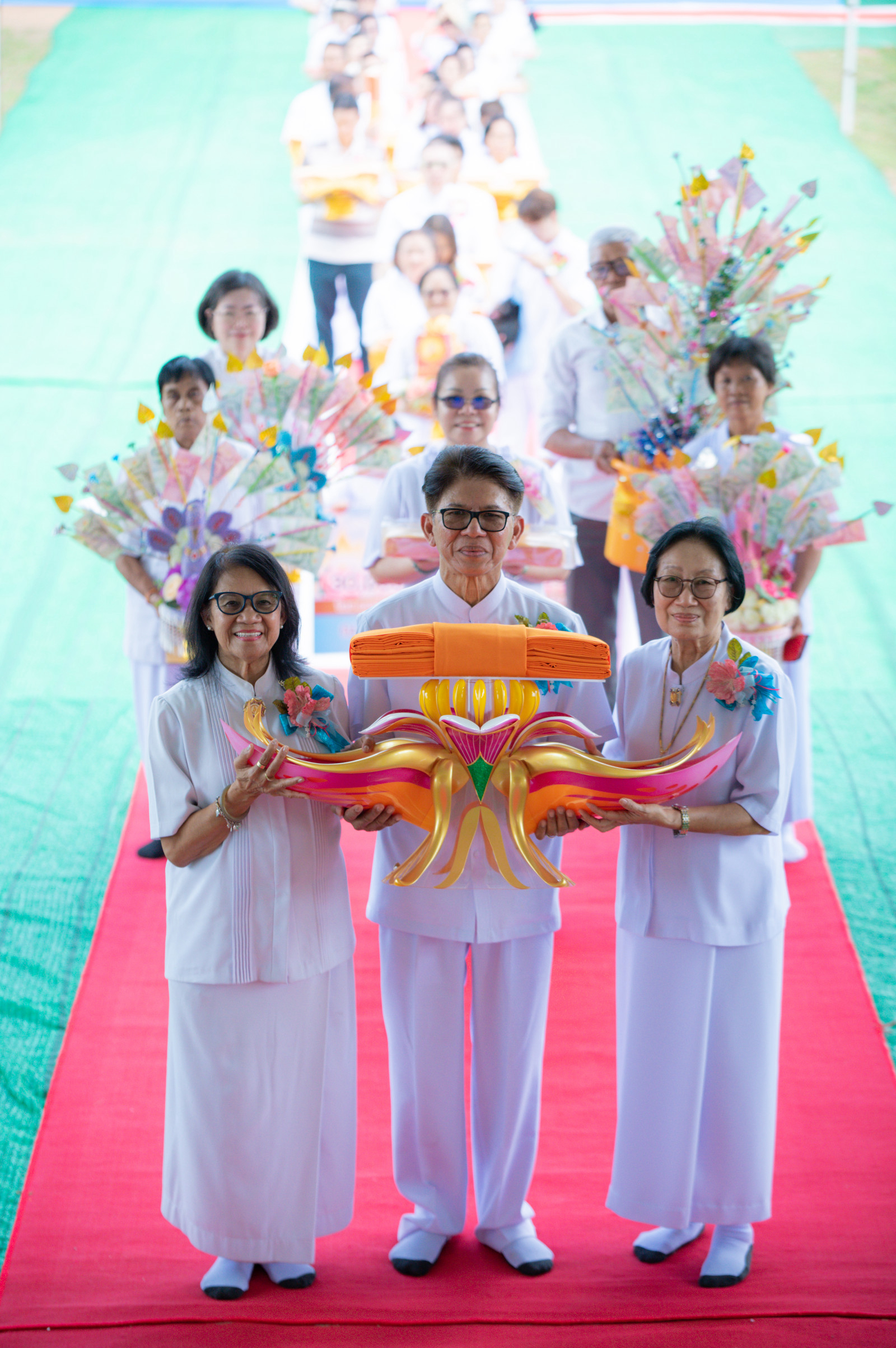 ภาพร่วมขบวนกฐินธุดงคสถานเขาย้อย เพชรบุรี
