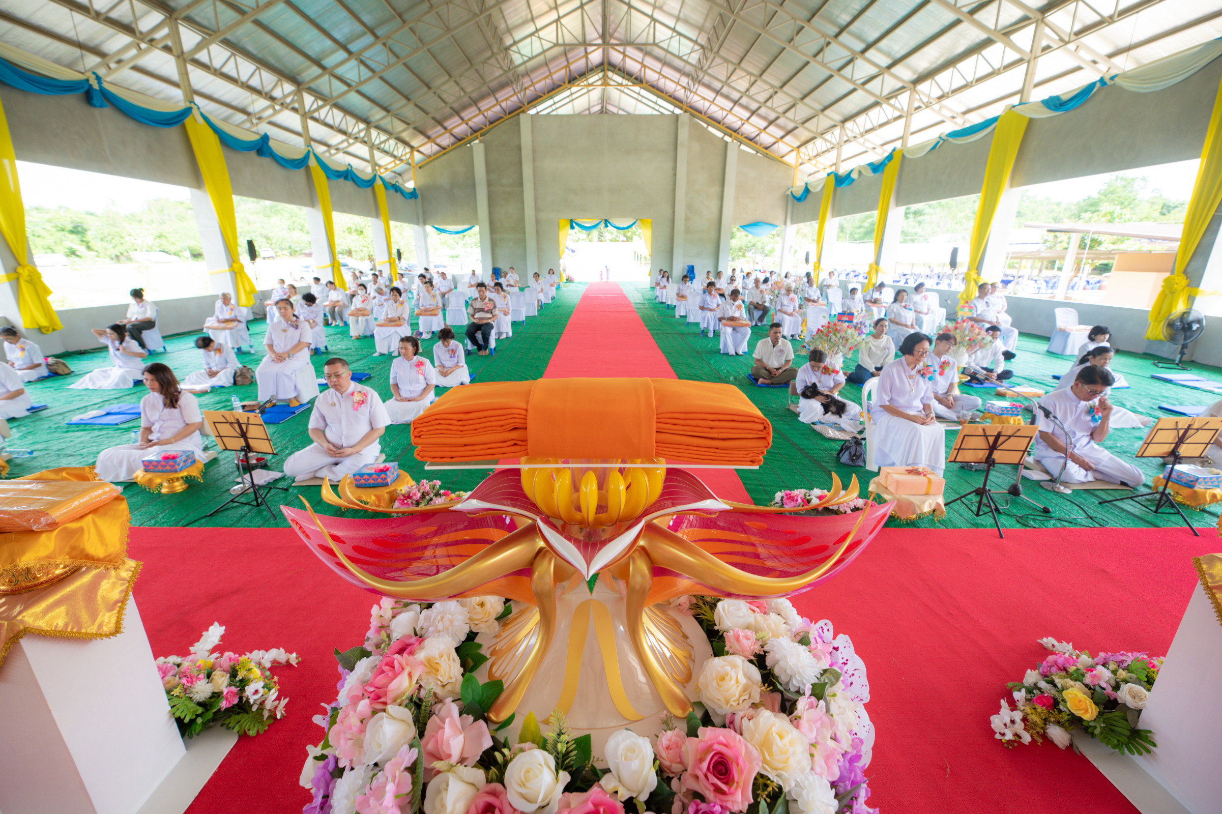 ภาพร่วมพิธีกรรมธุดงคสถานเขาย้อย เพชรบุรี