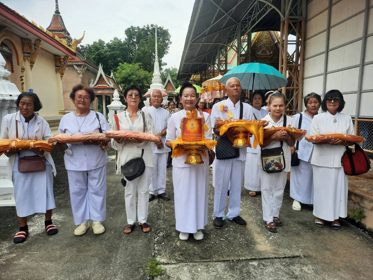 ภาพร่วมพิธีกรรมวัดห้วยโรง