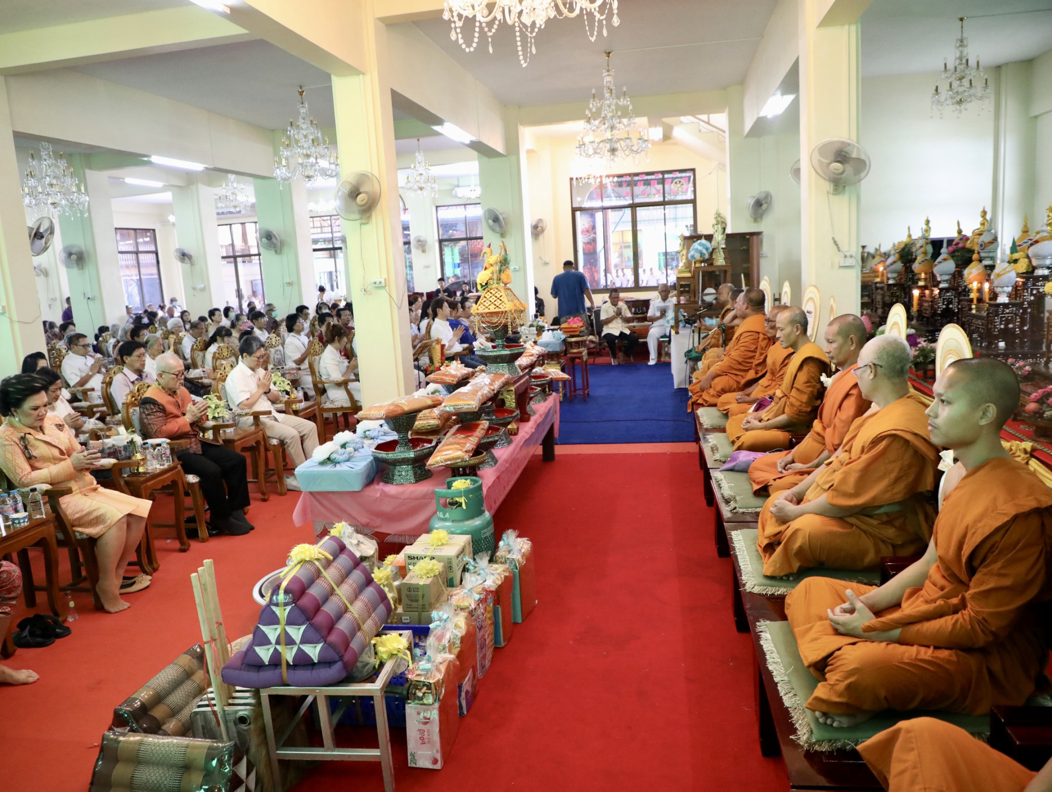 ภาพร่วมพิธีกรรมวัดพระพุทธไสยาสน์ (วัดพระนอน)