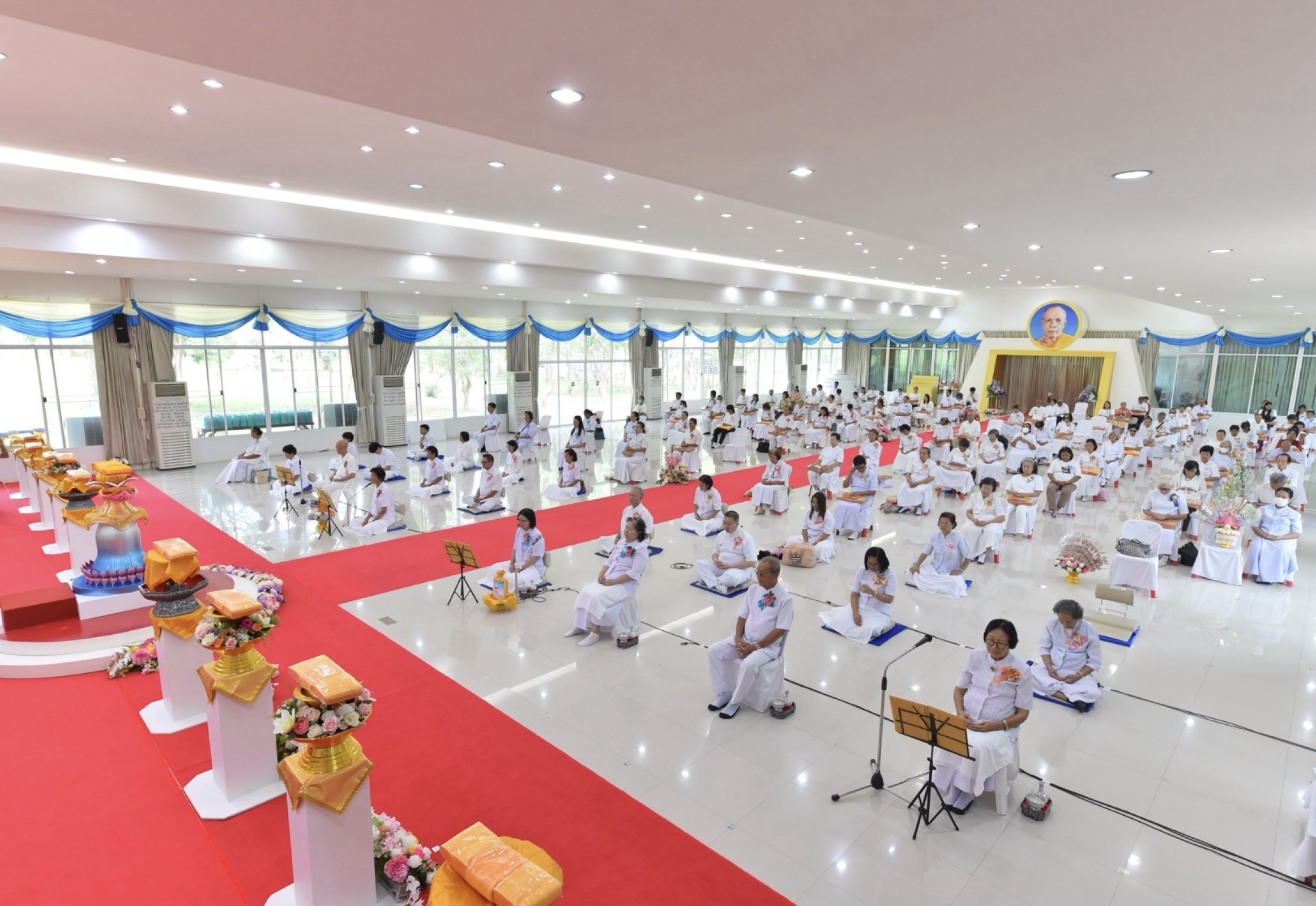 ภาพร่วมพิธีกรรมศูนย์ปฏิบัติธรรมและศูนย์อบรมเยาวชนเพชรบุรี
