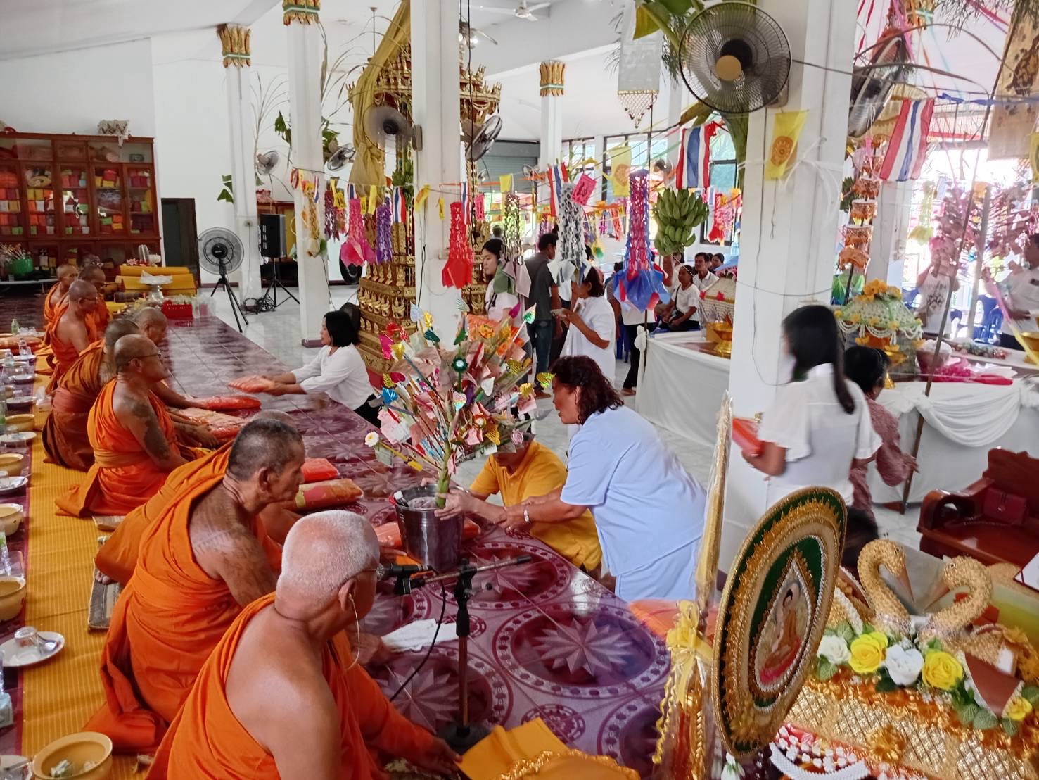 ภาพร่วมพิธีกรรมวัดยางสามต้น