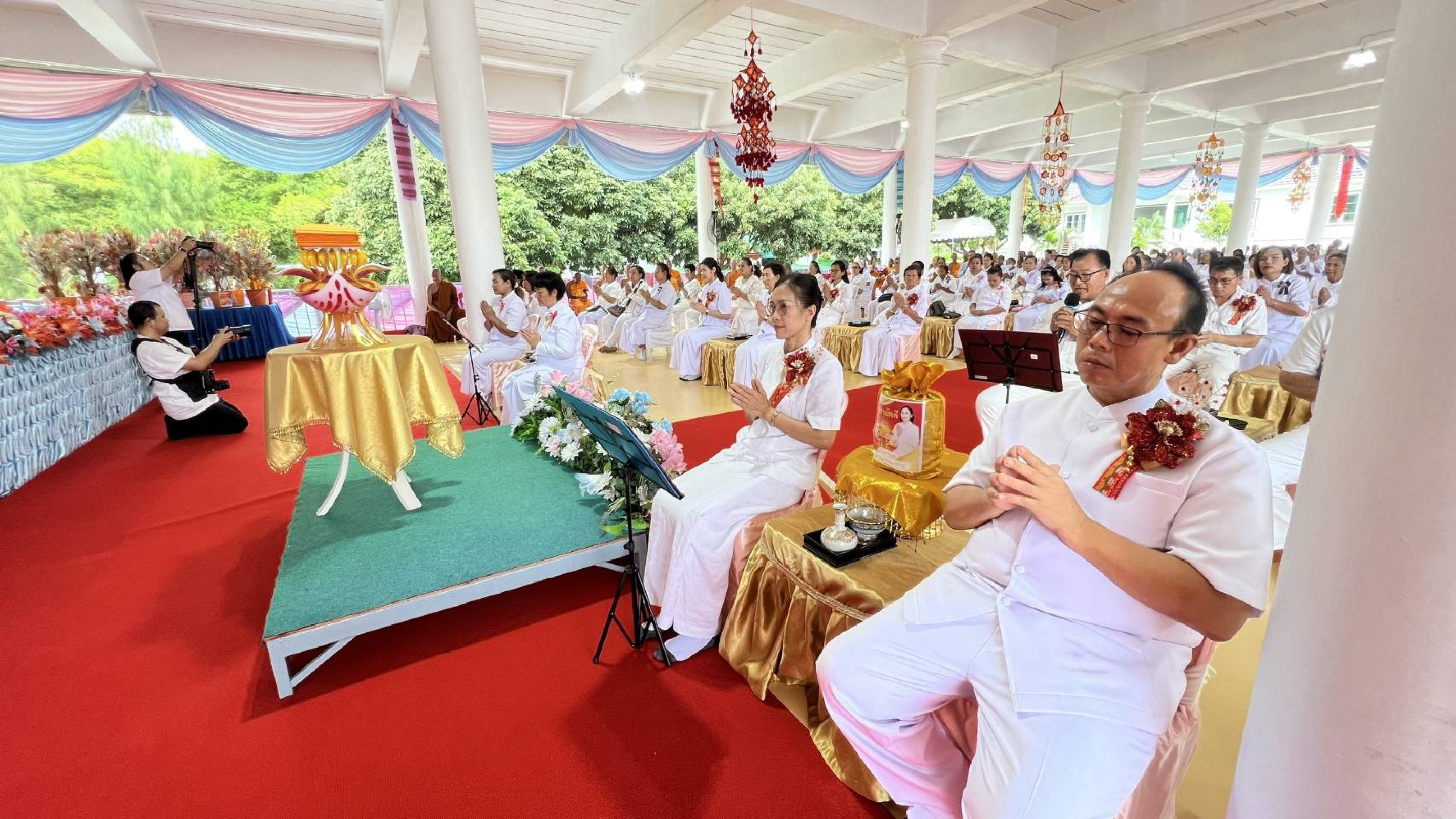 ภาพร่วมพิธีกรรมศูนย์ปฏิบัติธรรมสวนผึ้ง