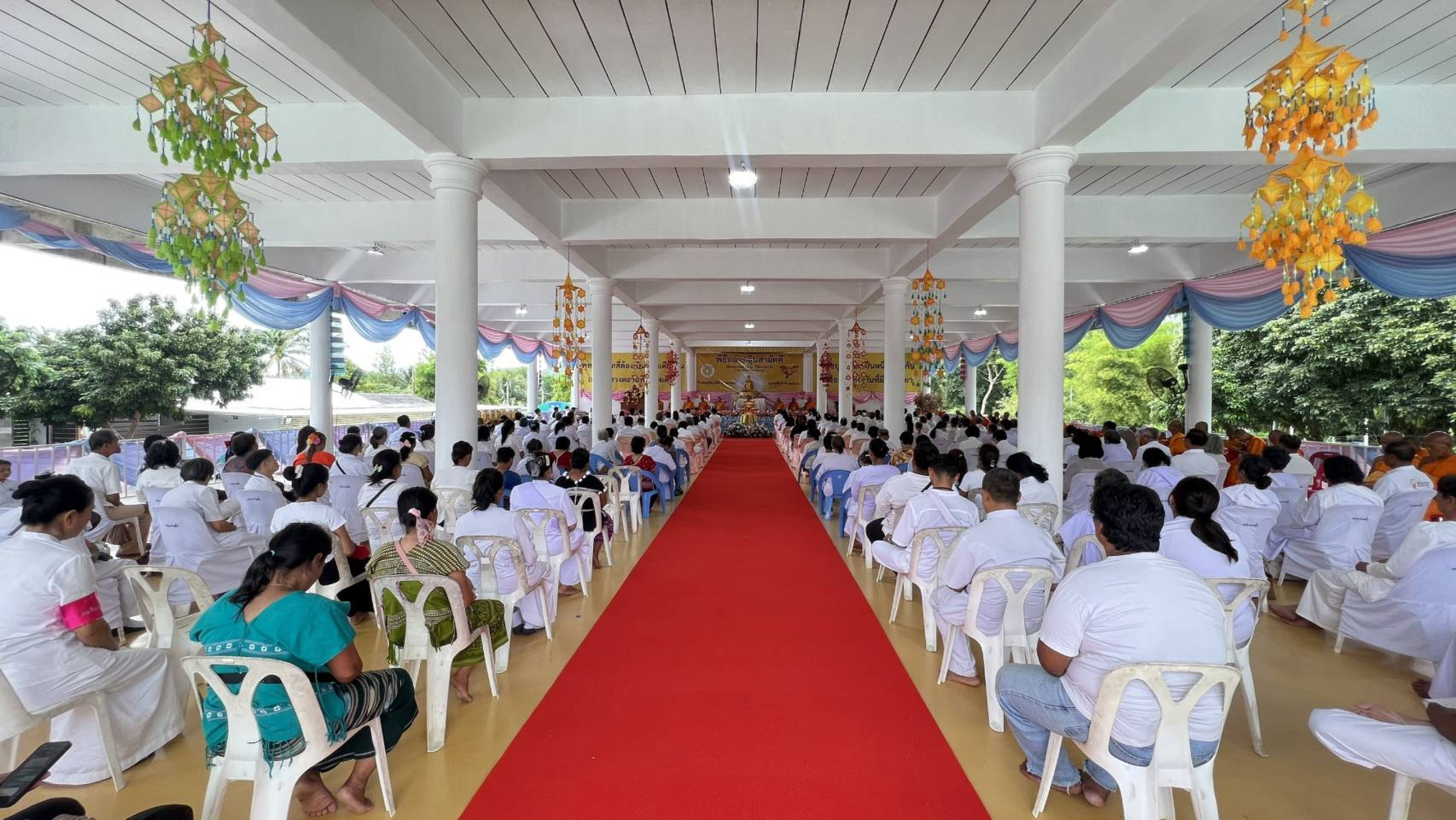 ภาพร่วมพิธีกรรมศูนย์ปฏิบัติธรรมสวนผึ้ง