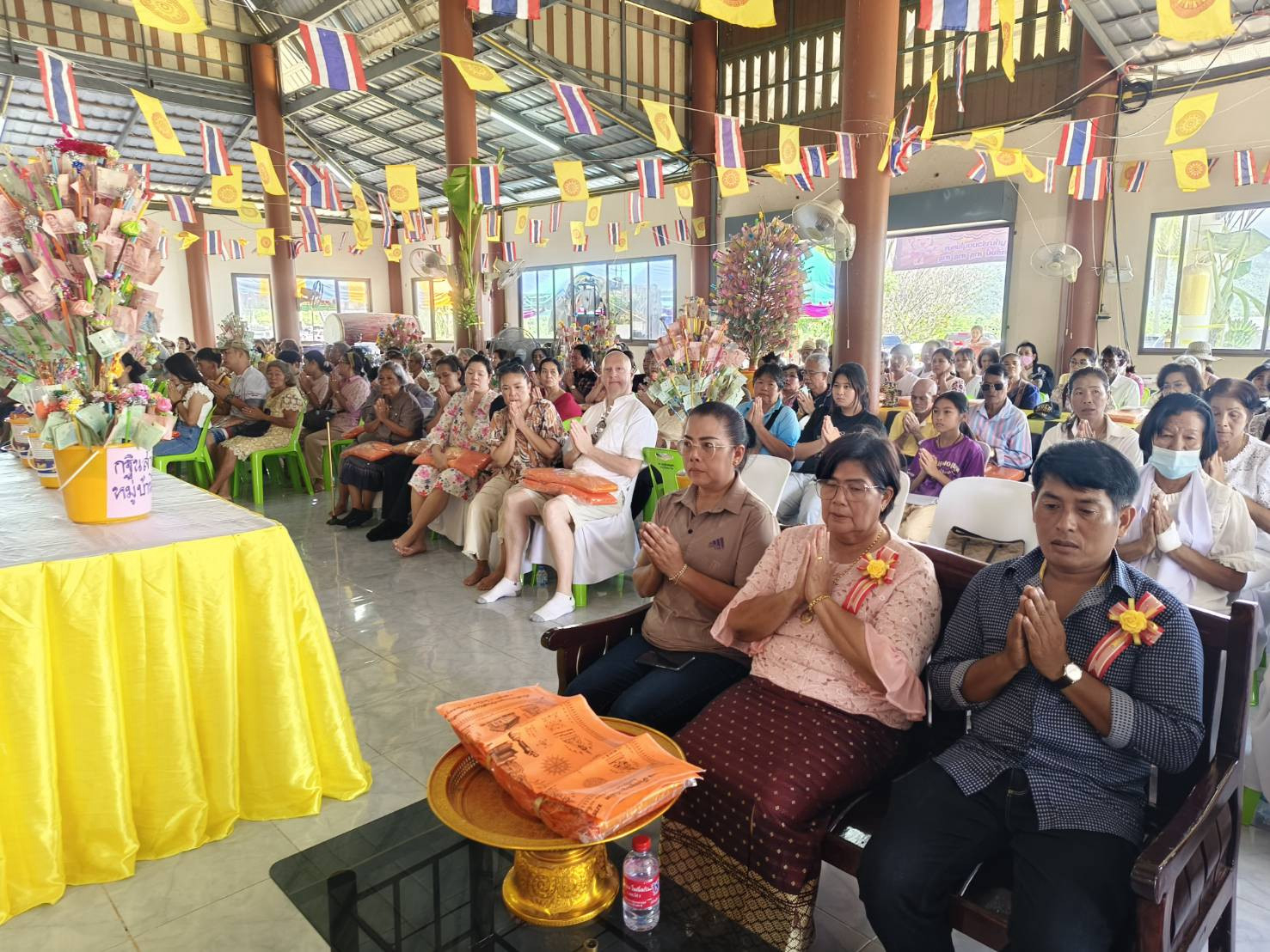 ภาพร่วมพิธีกรรมวัดไทรทองพัฒนา