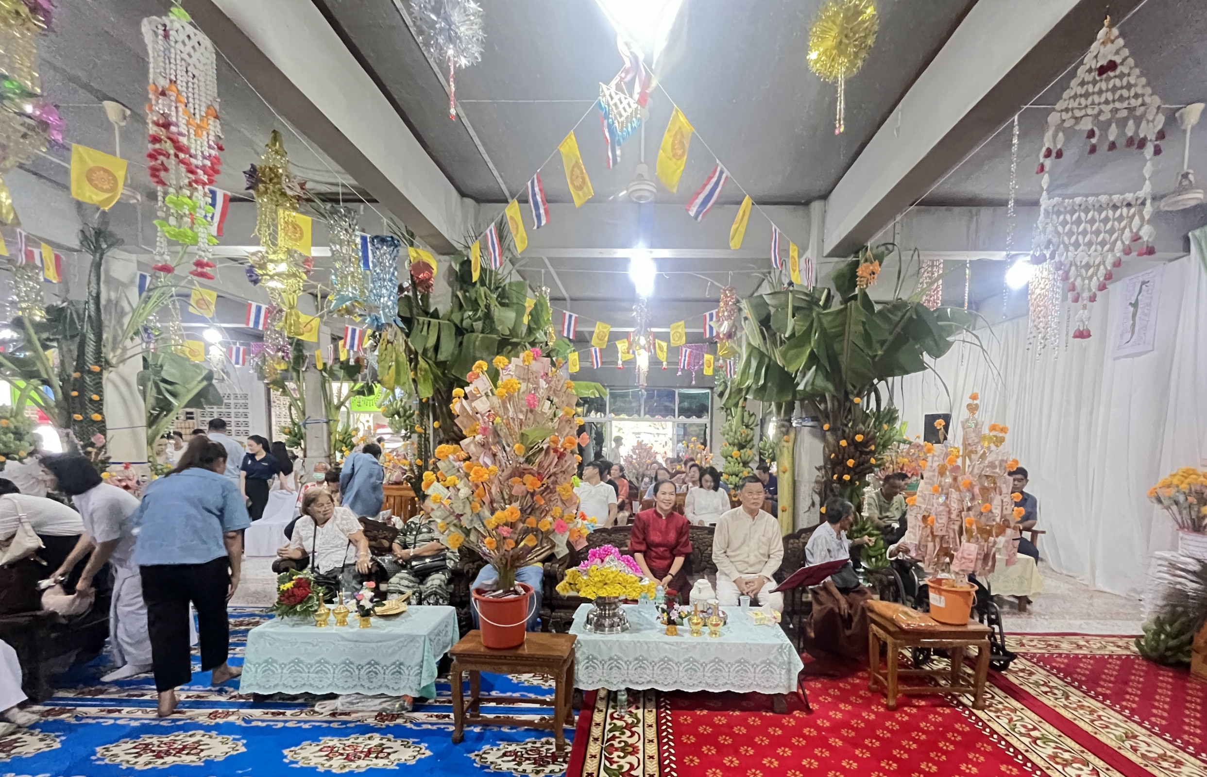 ภาพร่วมพิธีกรรมวัดเกาะลอย