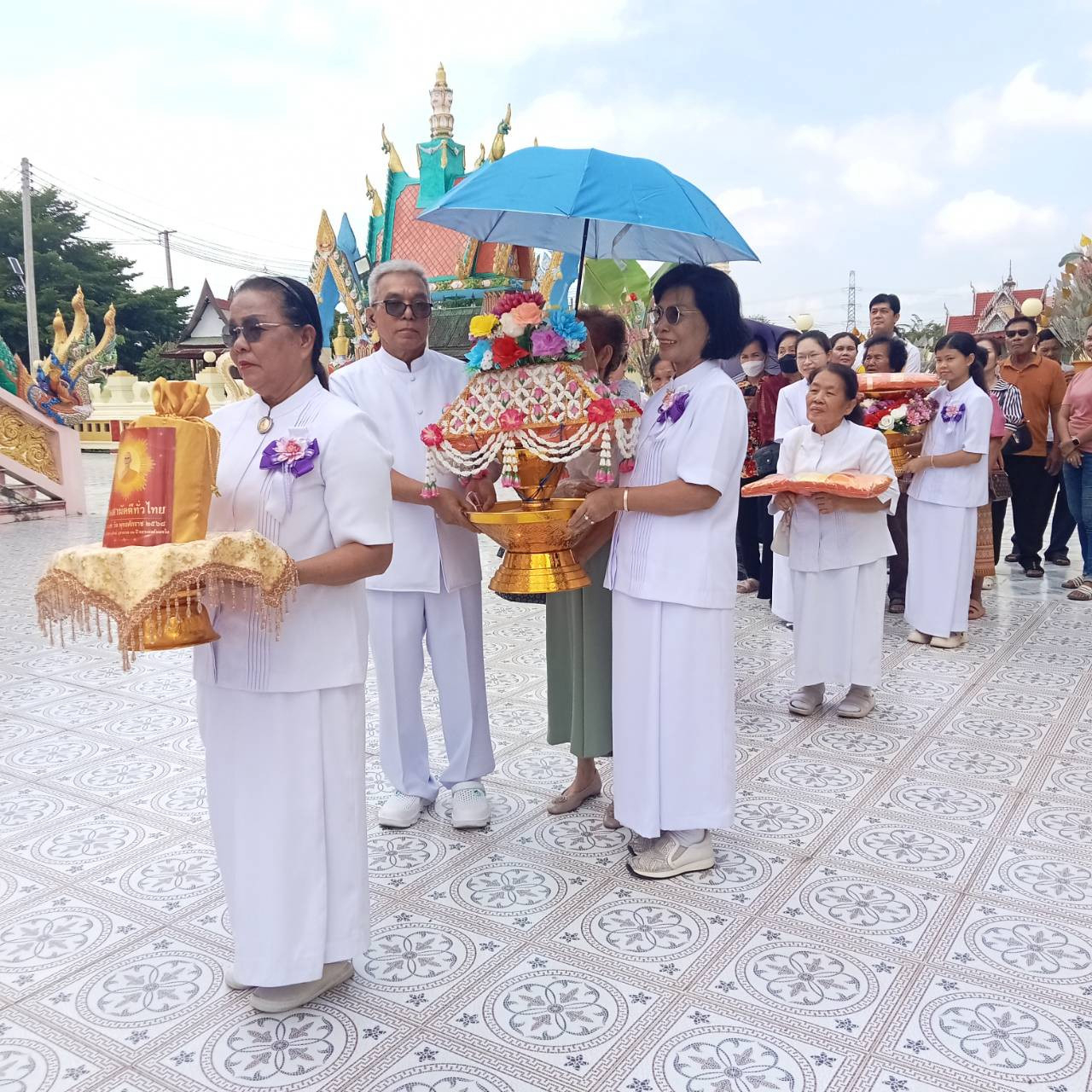 ภาพร่วมขบวนกฐินวัดแหลมทอง