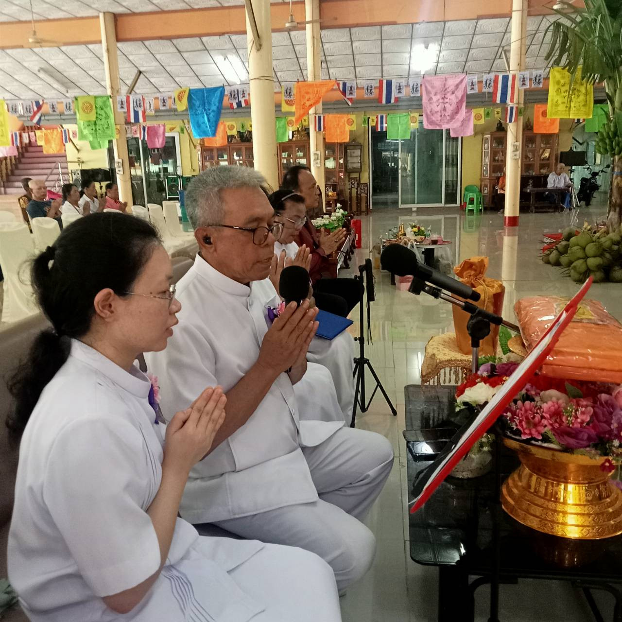 ภาพร่วมพิธีกรรมวัดแหลมทอง