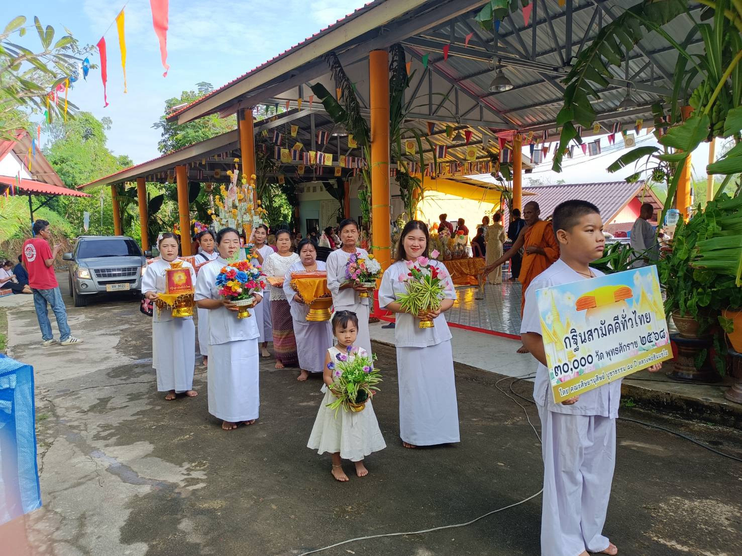 ภาพร่วมขบวนกฐินที่พักสงฆ์มโนราห์
