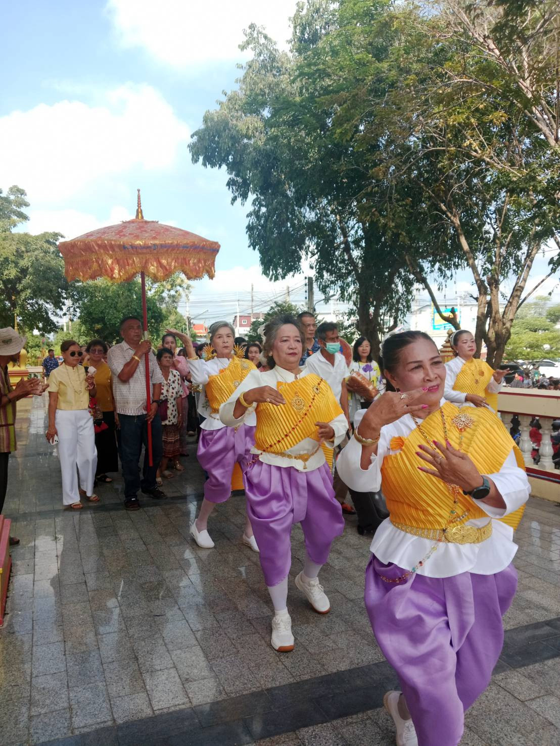 ภาพร่วมพิธีกรรมวัดท่าราบ
