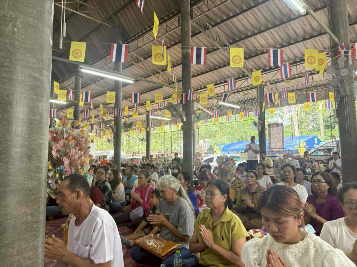 ภาพร่วมพิธีกรรมวัดโป่งเจ็ด