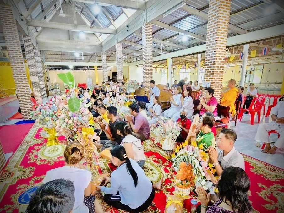 ภาพร่วมพิธีกรรมวัดเขาแดน