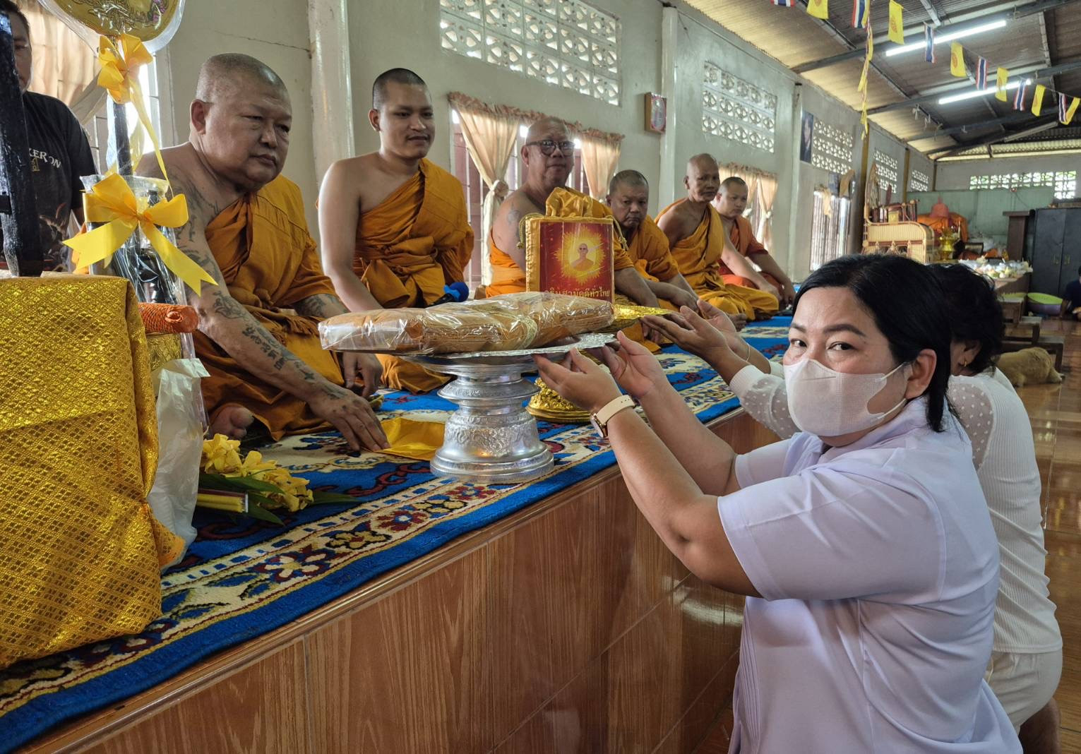 ภาพการถวายปัจจัยวัดลานคาสุทธาวาส