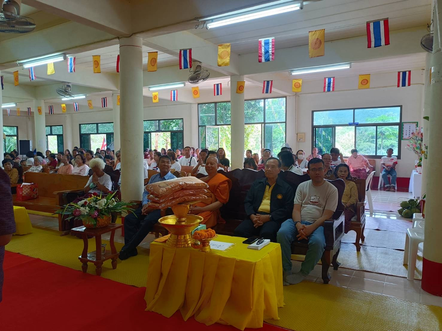 ภาพร่วมพิธีกรรมวัดห้วยผากเทพประทานพร