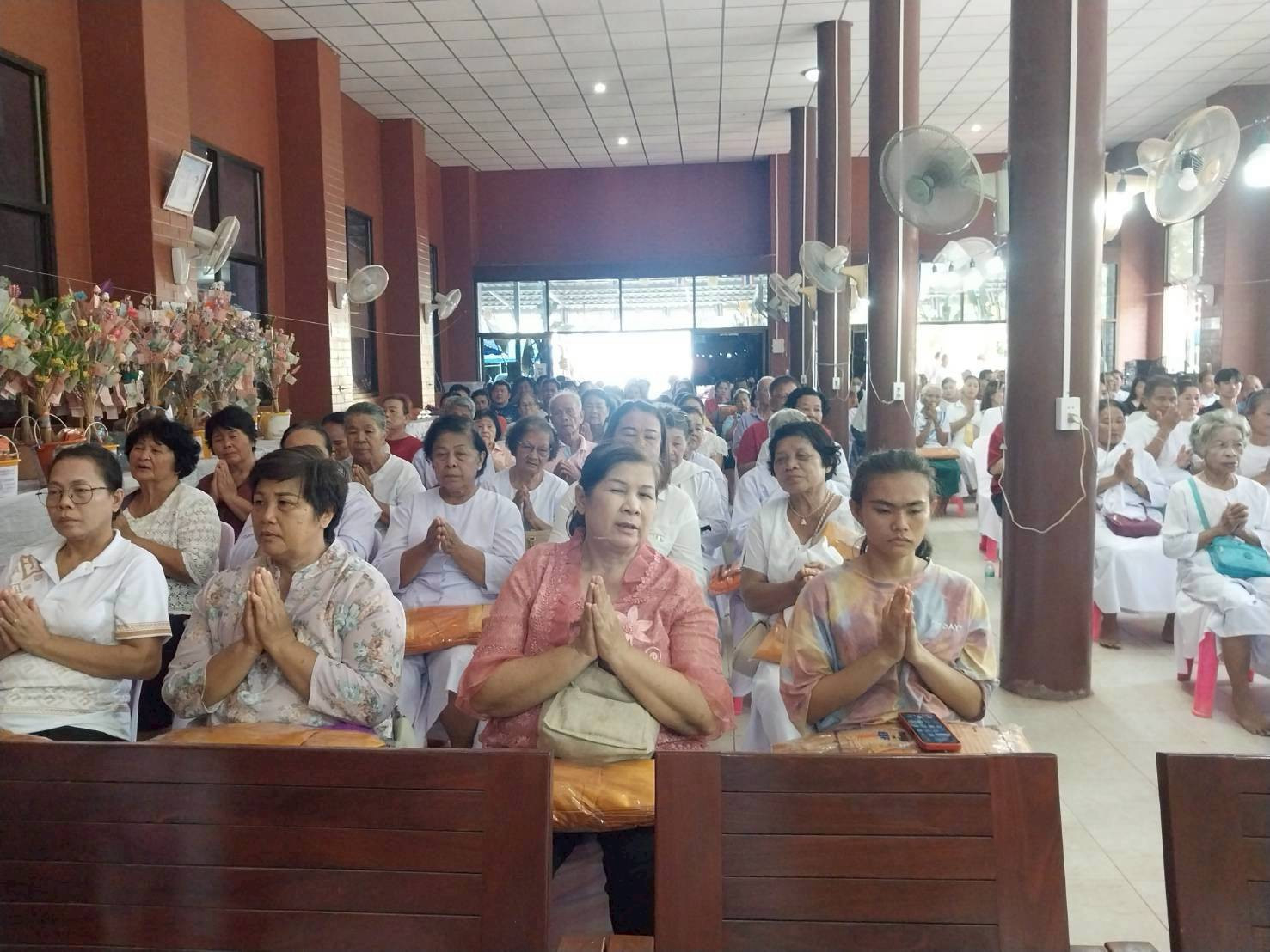 ภาพร่วมพิธีกรรมวัดประชุมพลแสน