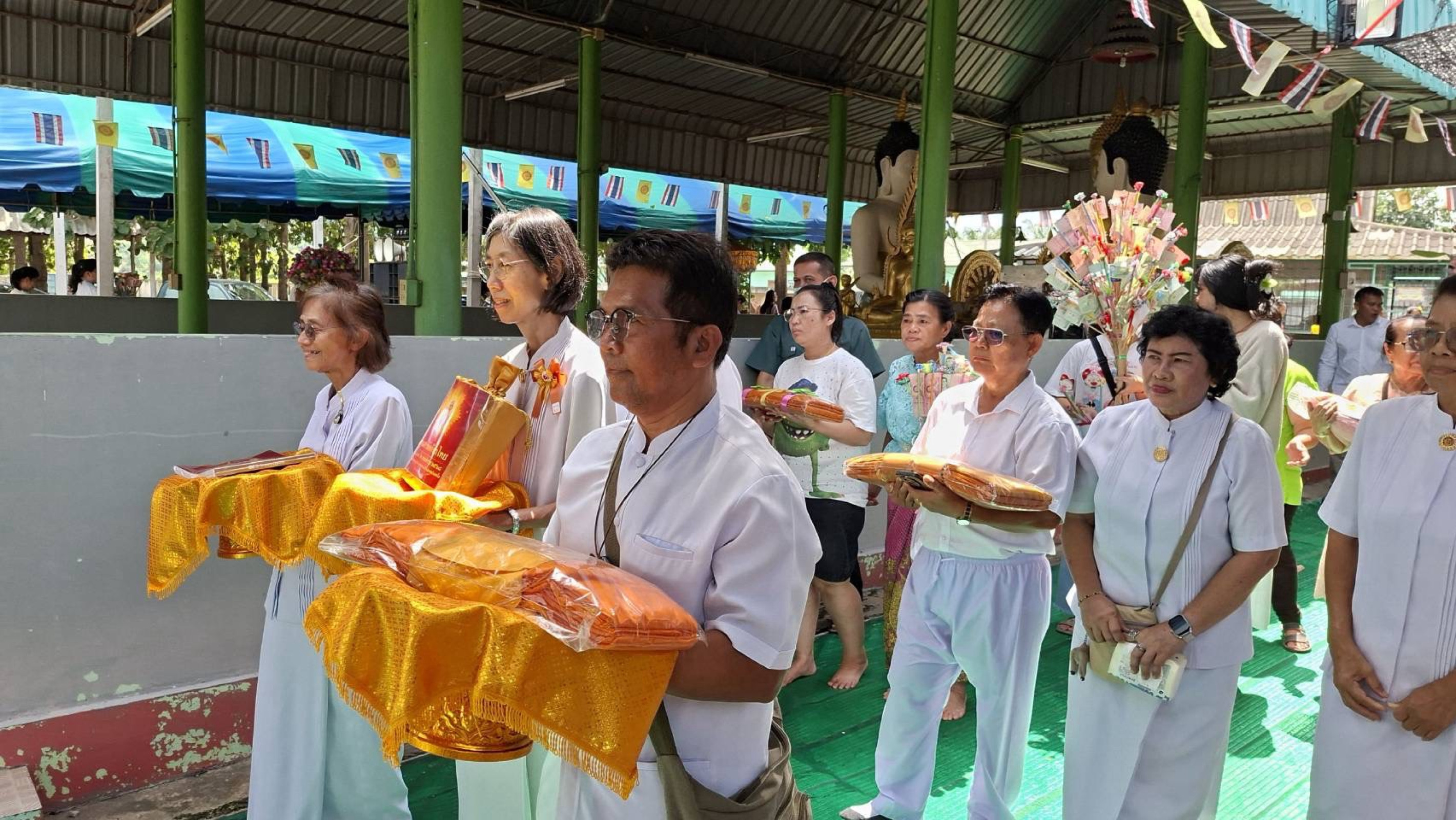 ภาพร่วมขบวนกฐินวัดธรรมประทีป