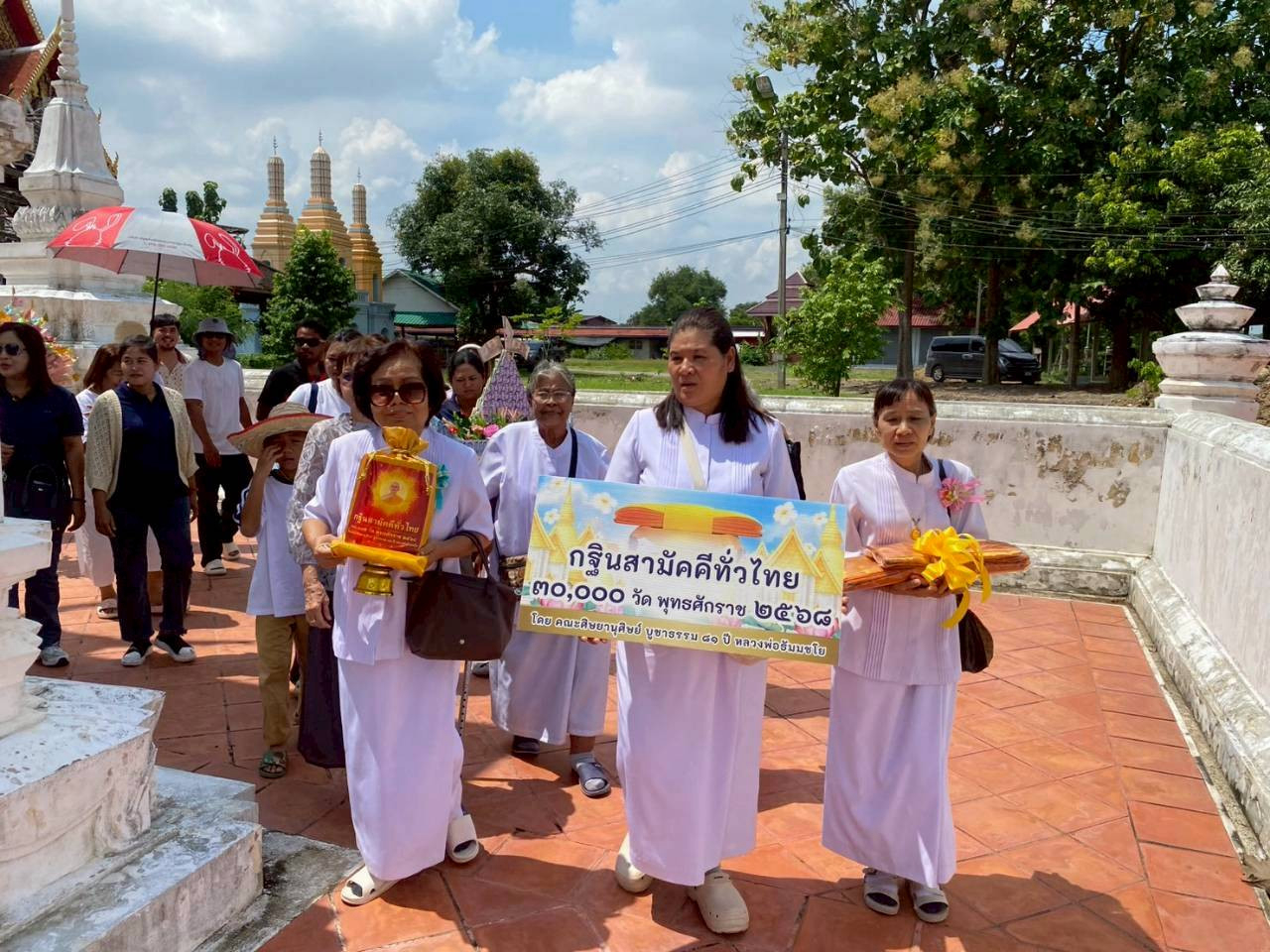 ภาพร่วมขบวนกฐินวัดเทพอาวาส