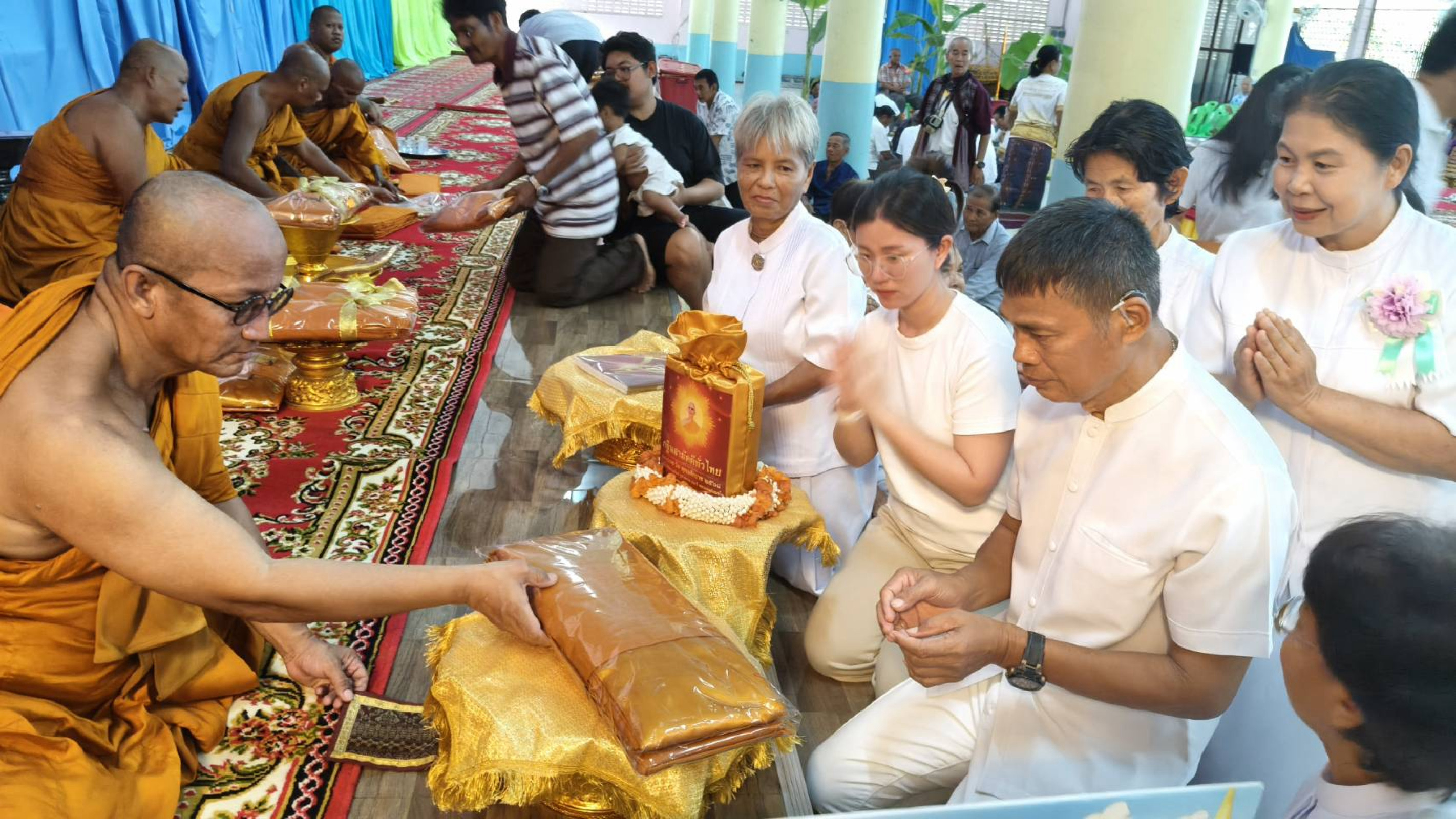 ภาพร่วมพิธีกรรมวัดหนองกลางดง